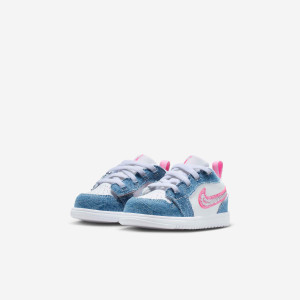 Кросівки HQ2002-400 Nike HQ2002-400