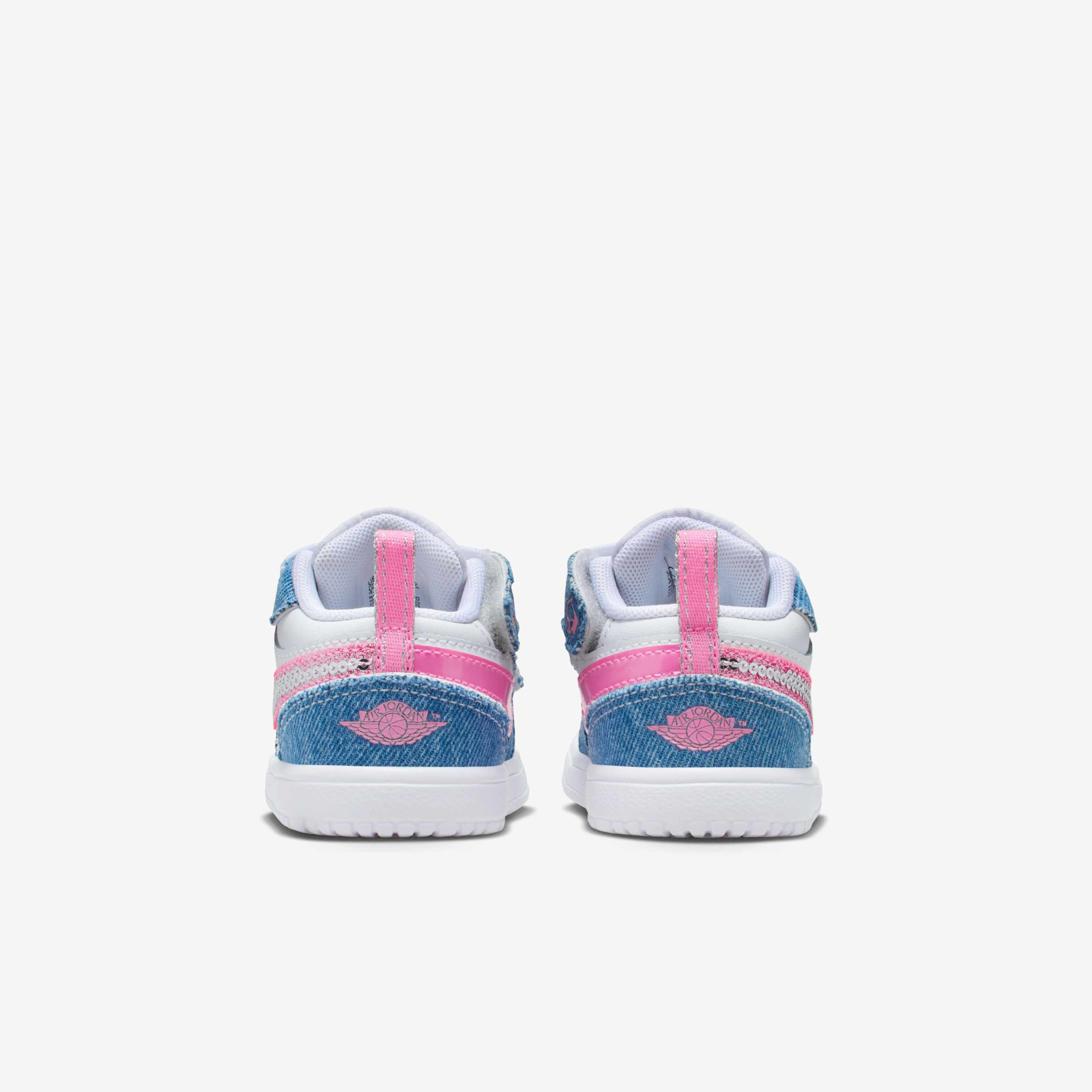 Кросівки HQ2002-400 Nike HQ2002-400