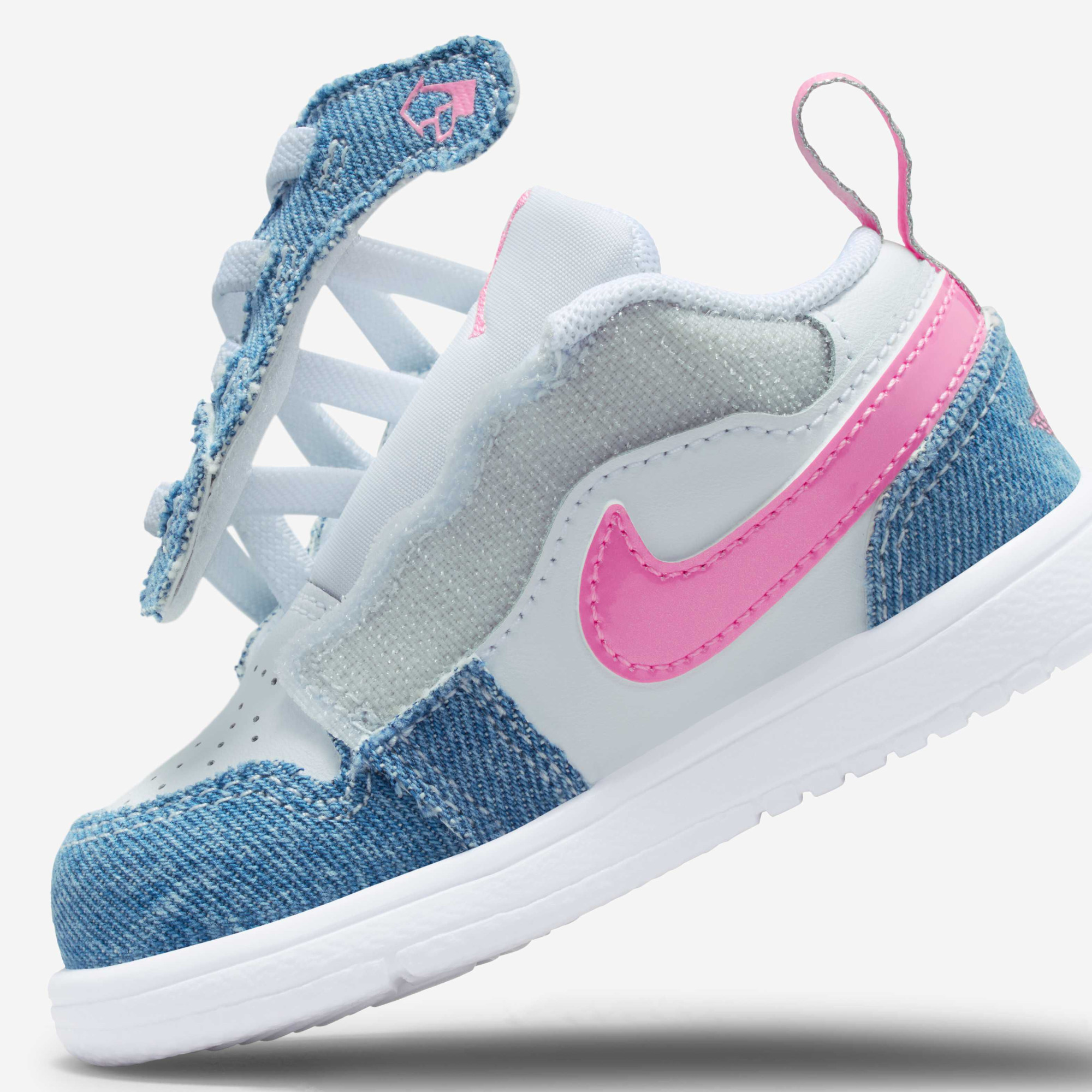 Кросівки HQ2002-400 Nike HQ2002-400