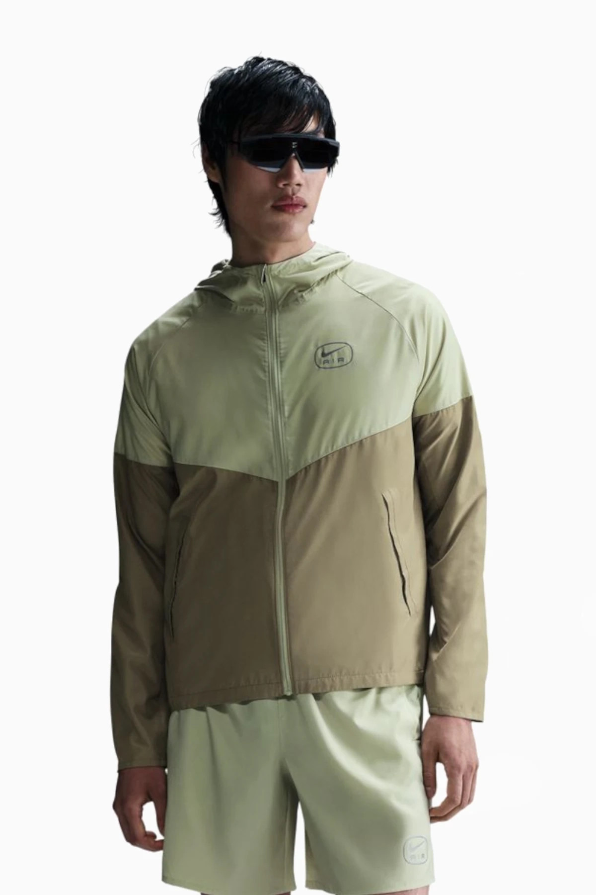 Вітровка чоловіча Nike Sw Air Run Olive HM0187-276
