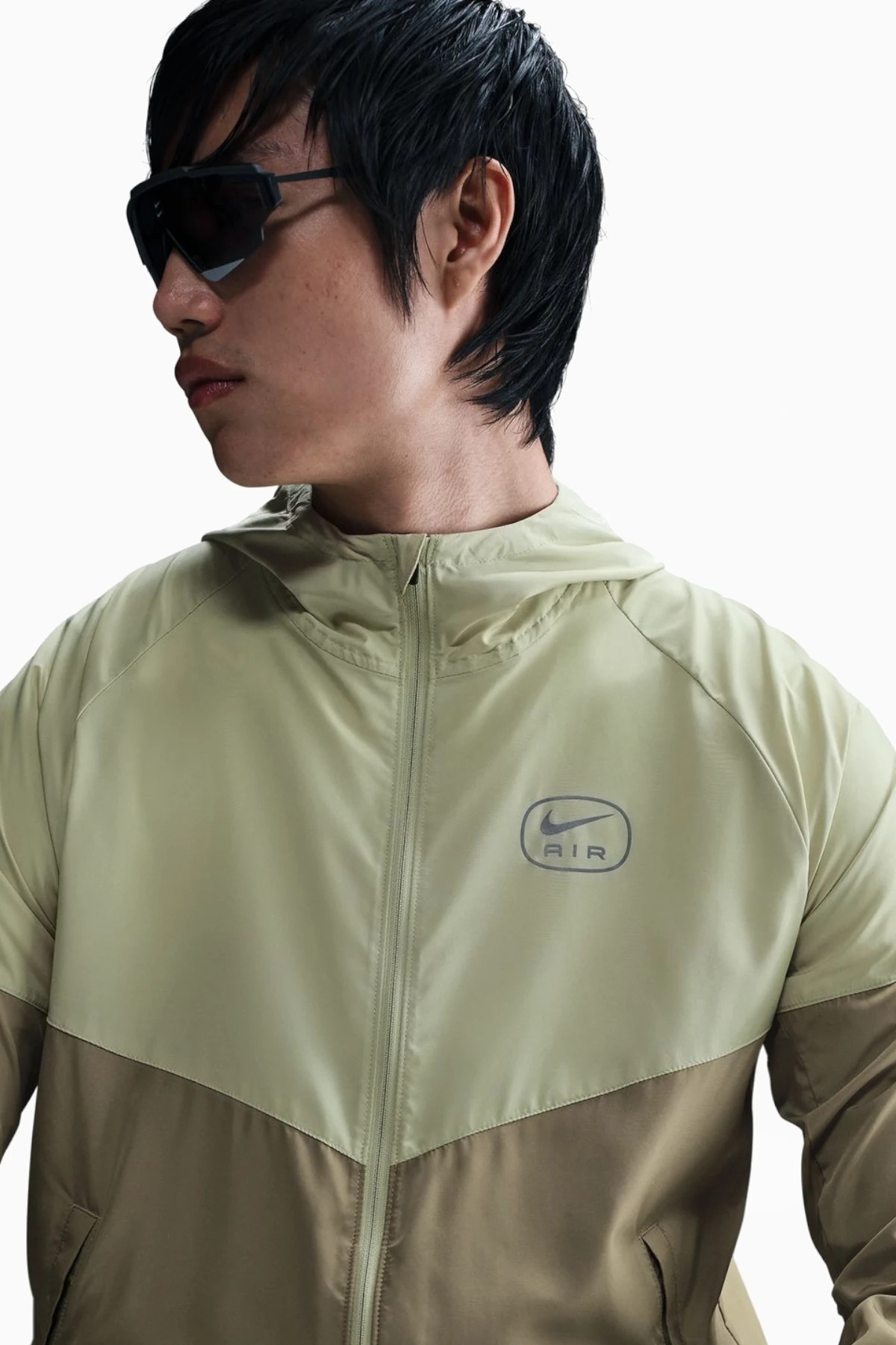 Вітровка чоловіча Nike Sw Air Run Olive HM0187-276