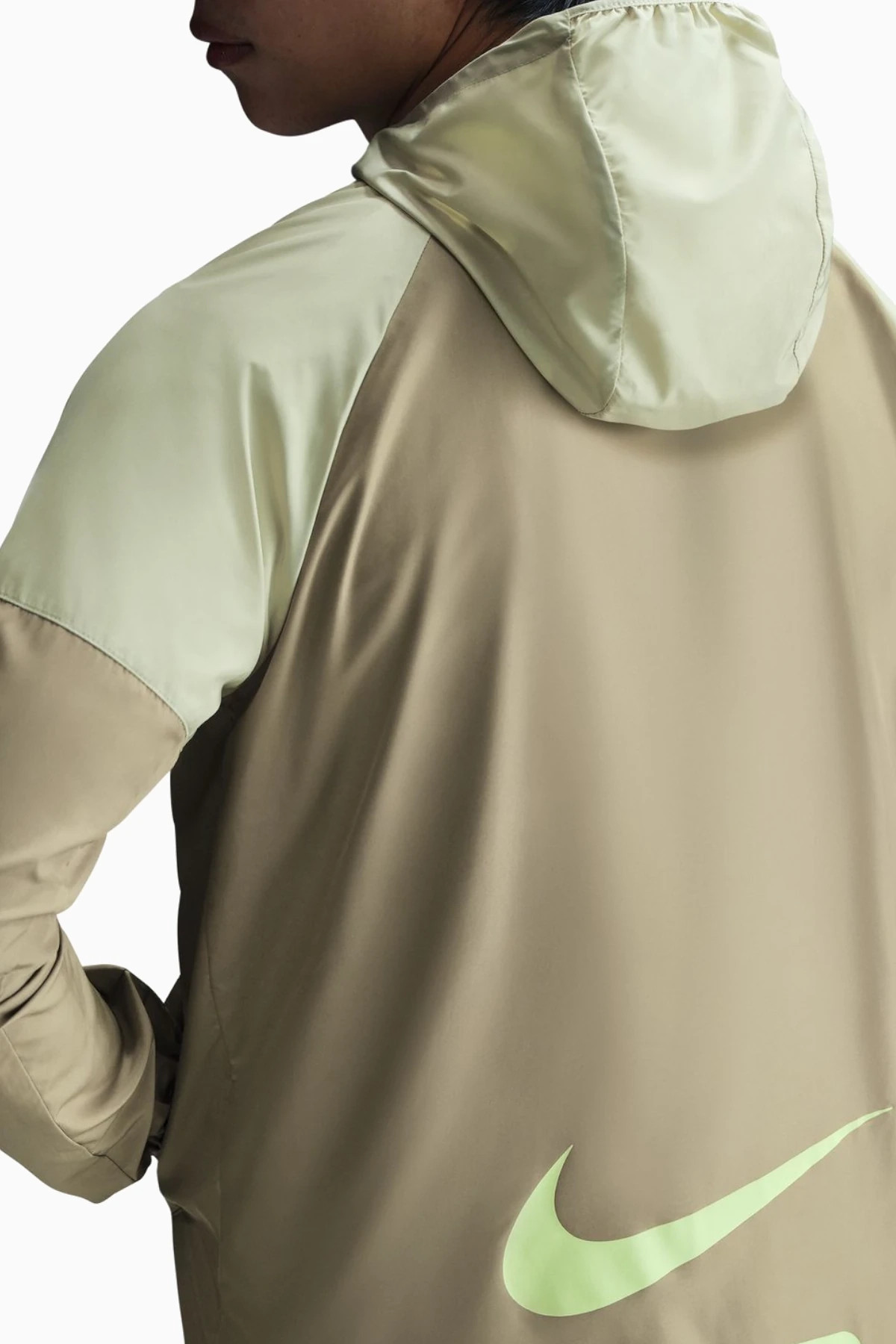 Вітровка чоловіча Nike Sw Air Run Olive HM0187-276