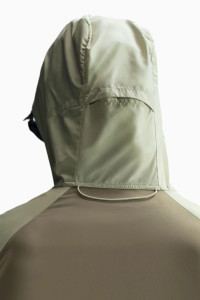 Вітровка чоловіча Nike Sw Air Run Olive HM0187-276