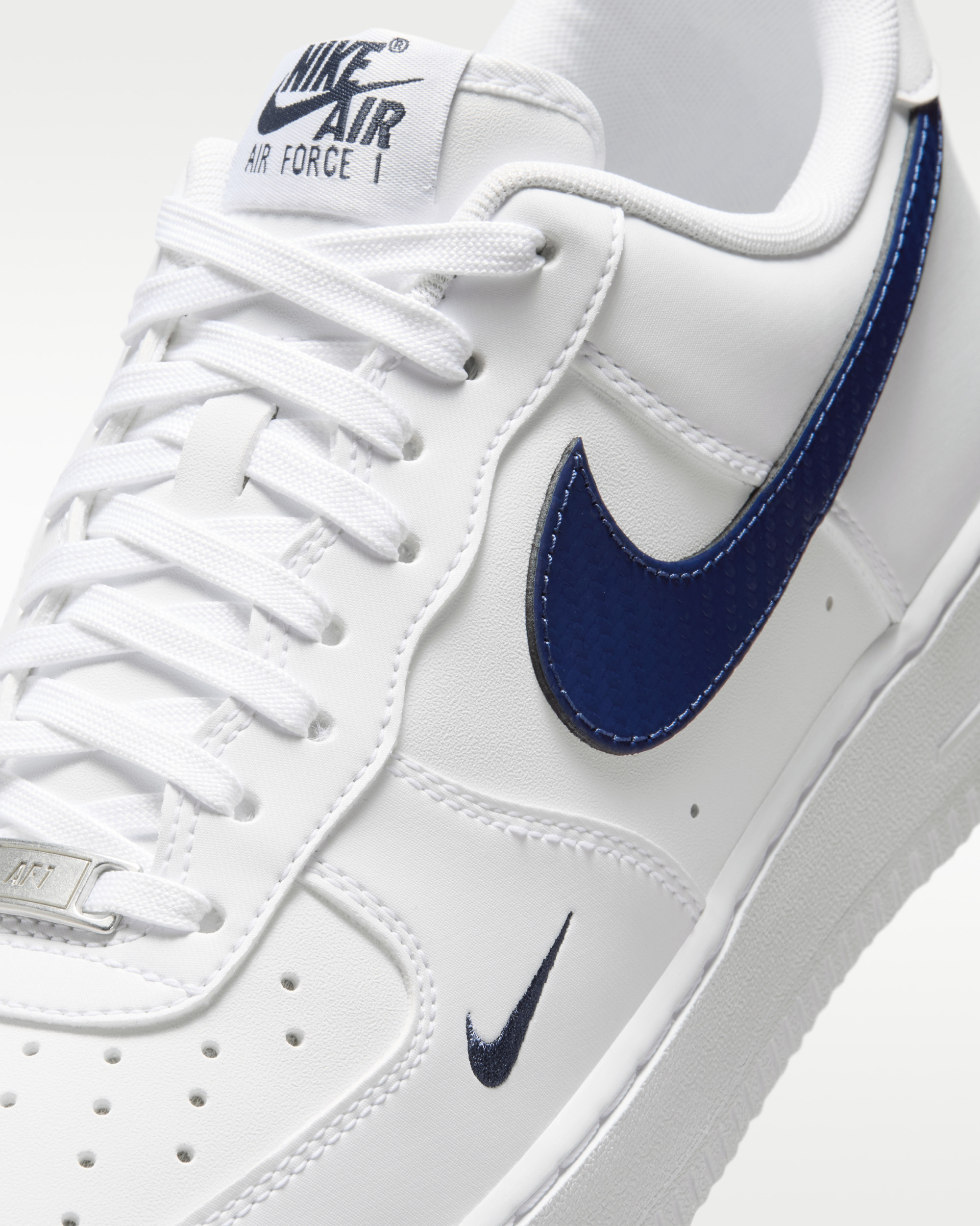 Кросівки Nike AIR FORCE 1 07 TECH ESS IR5599-100