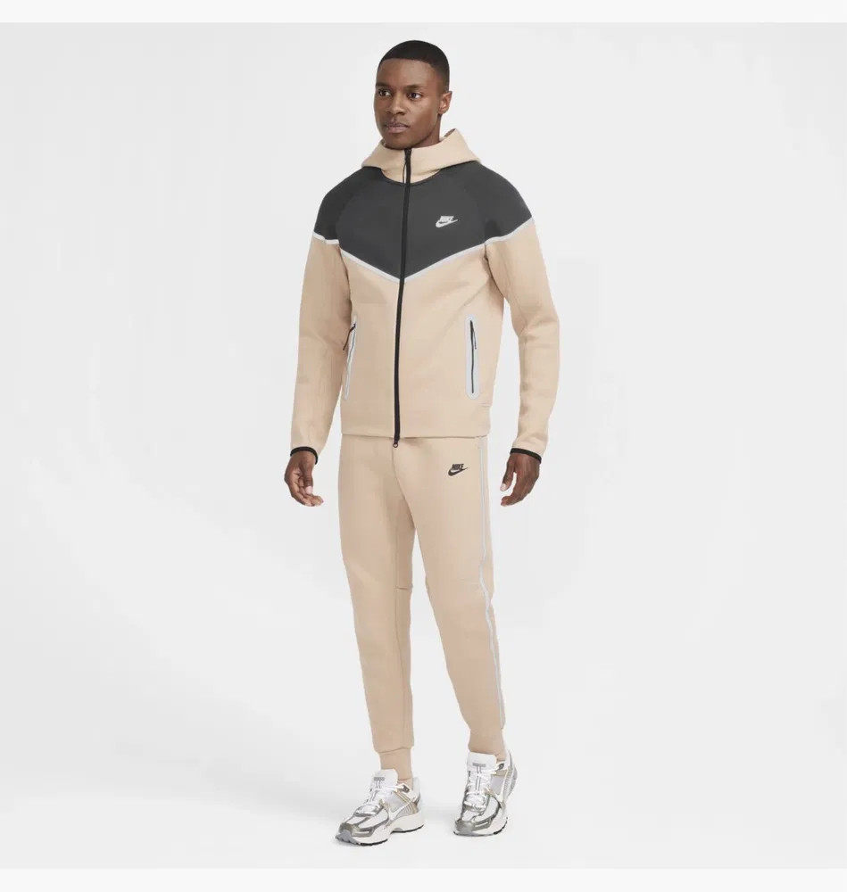 Костюм спортивний Nike Tech Fleece Reflective HQ3746-200_HQ3747-200