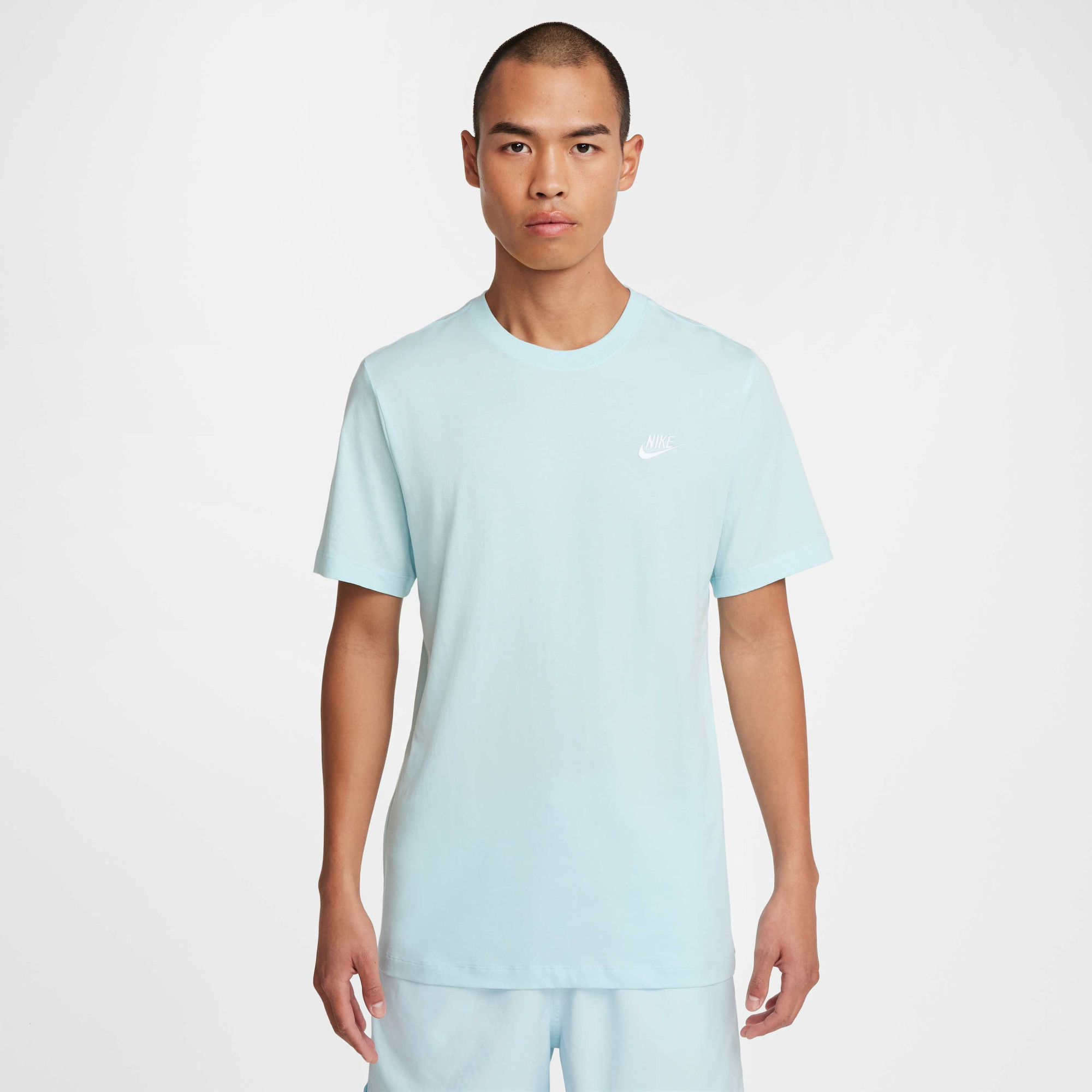 Футболка чоловіча Nike Nsw Club Tee Light Blue AR4997-476