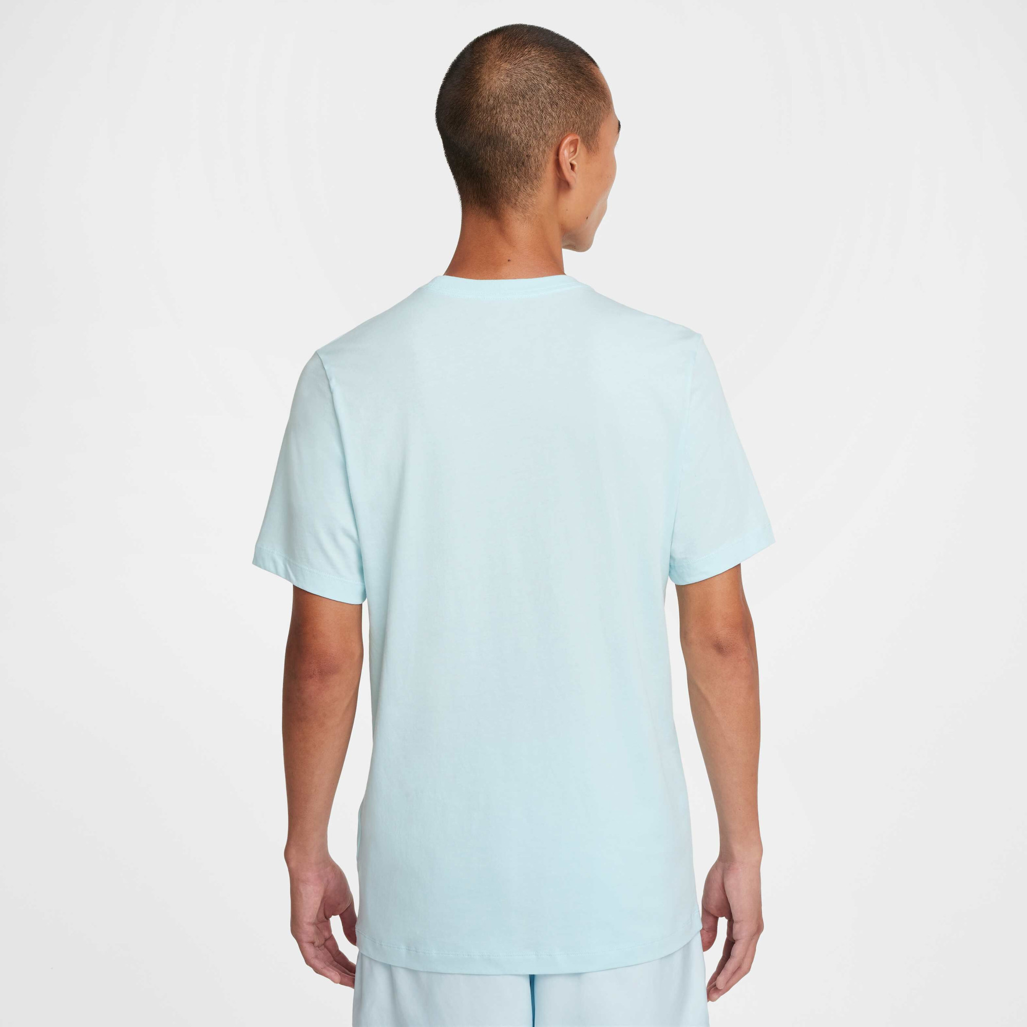 Футболка чоловіча Nike Nsw Club Tee Light Blue AR4997-476