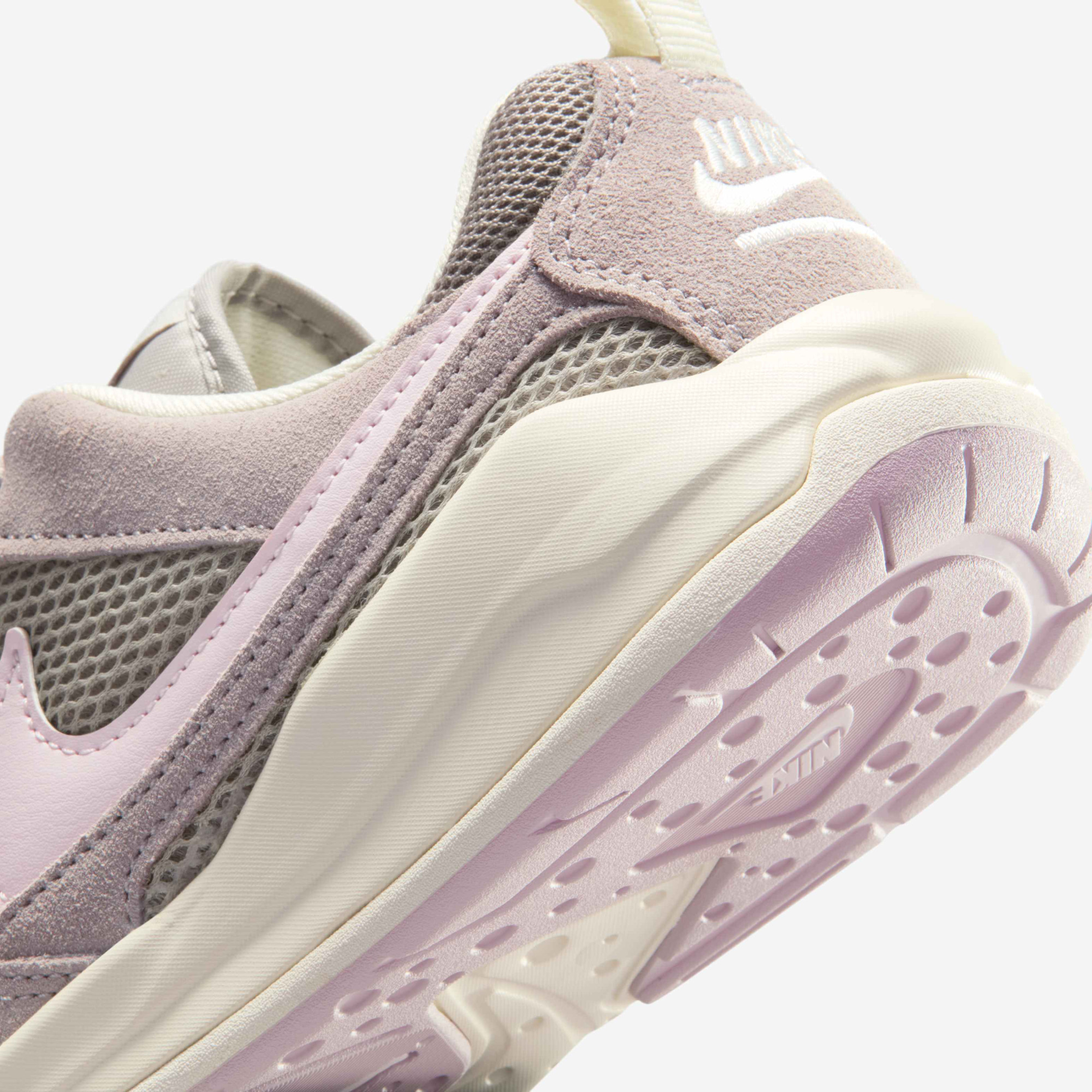 Кросівки Jordan WMNS CMFT ERA HJ6778-001