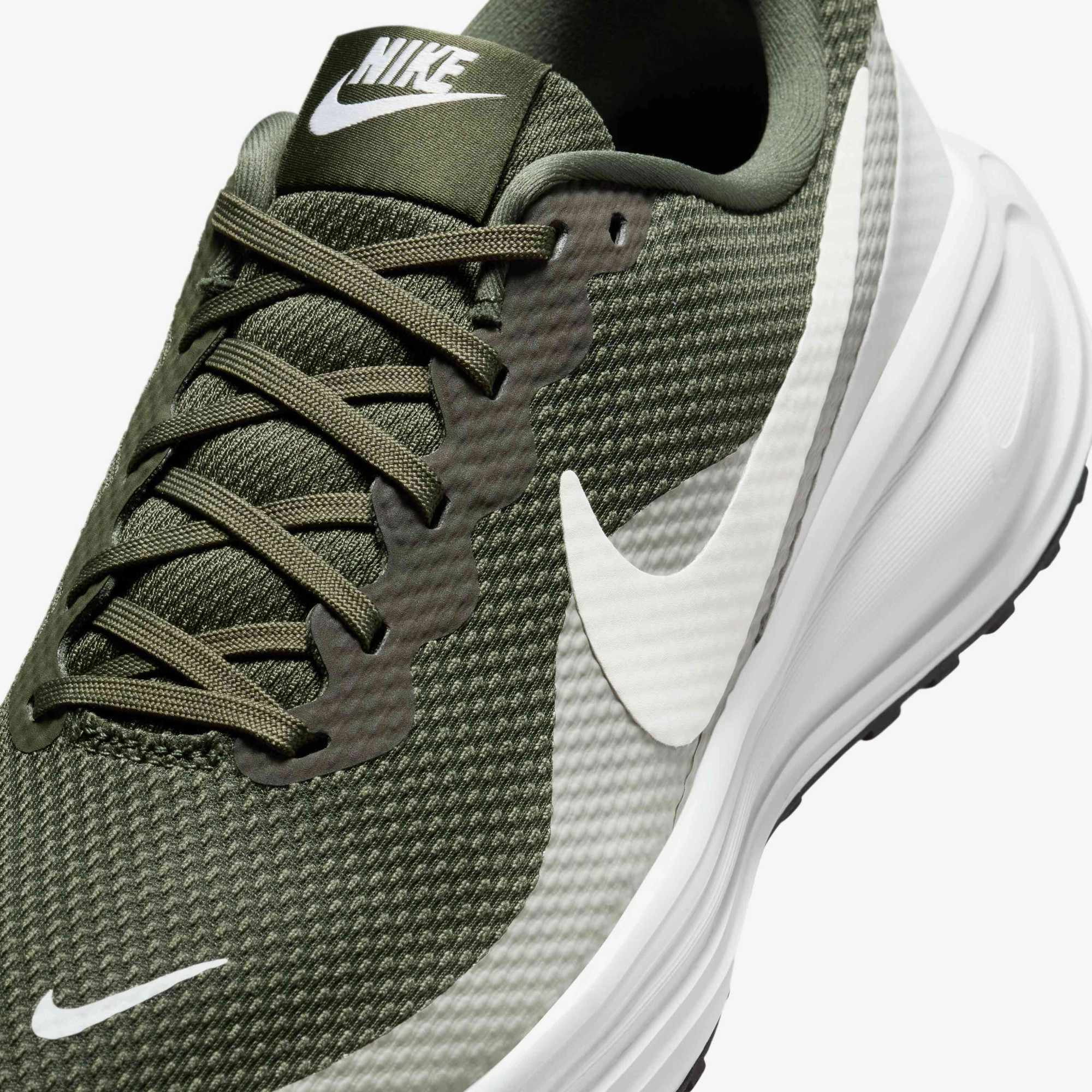 Кросівки Nike REVOLUTION 8 HJ9198-303