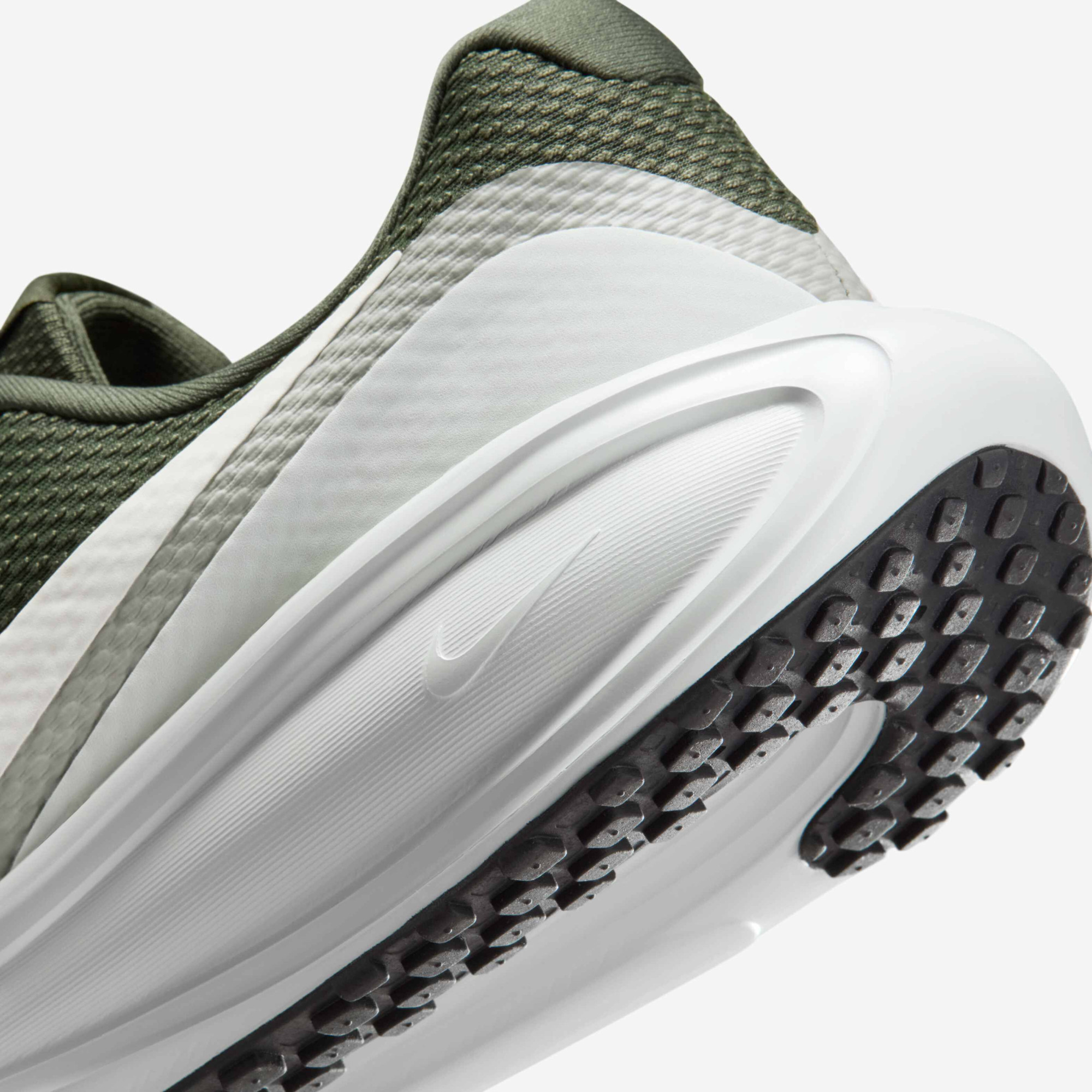 Кросівки Nike REVOLUTION 8 HJ9198-303