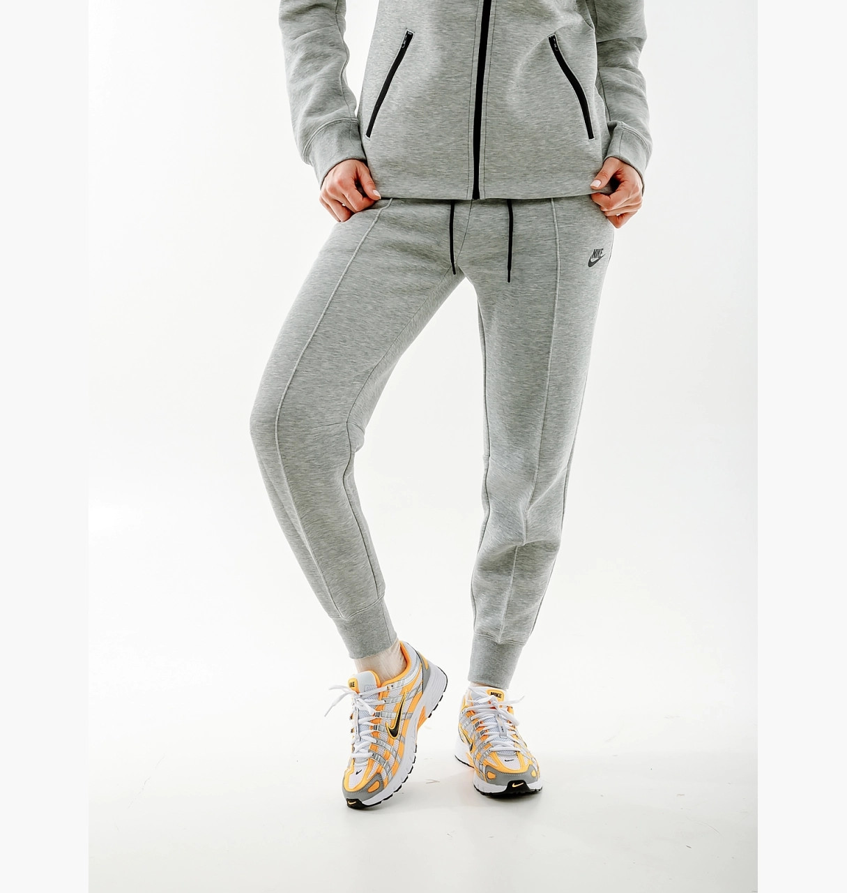 Костюм спортивний жіночий Nike Tch Flc Fz Wr Grey FB8338-063  FB8330-063