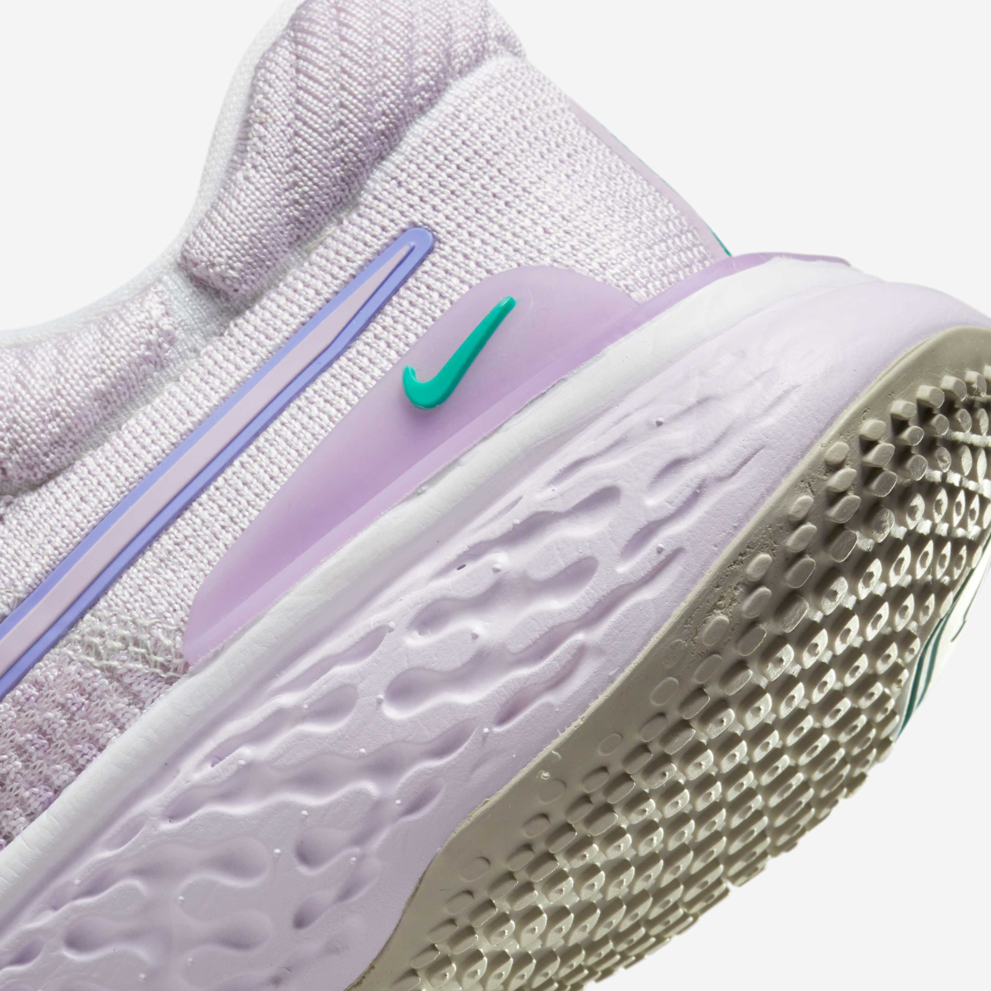 Кросівки жіночі Nike Zoomx Invicible Run Fk 2 DC9993-002