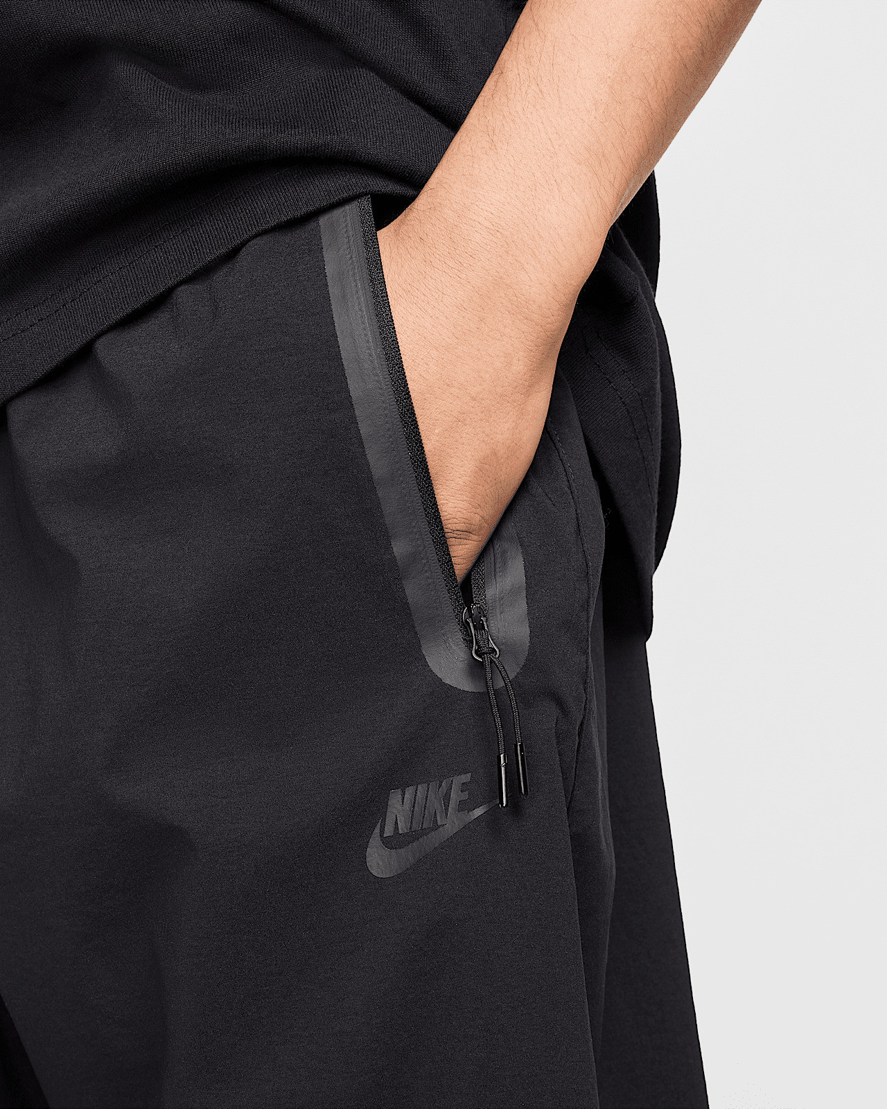 Штани чоловічі Nike Tech Black HM7158-010