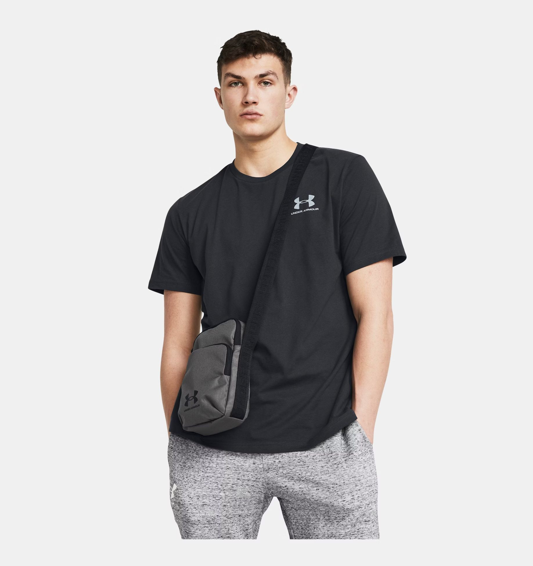 Сумка через плече Under Armour Essential Lite Crossbody 1381912-025