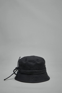 Панама JACQUEMUS LE BOB GADJO BUCKET HAT Black 22H223AC001-5001 990