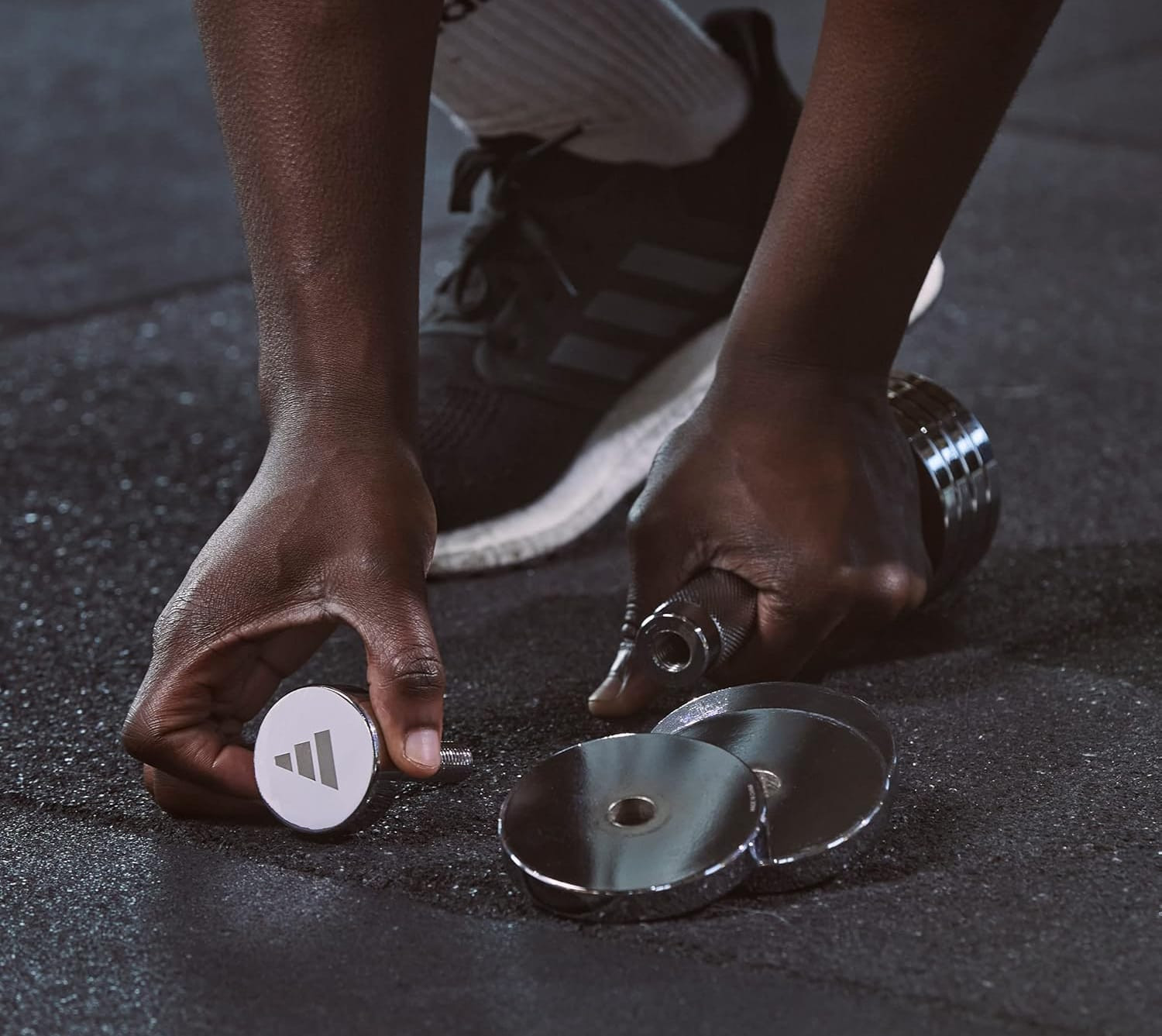 Гантелі регульована Adidas Adjustable Chrome Dumbbell сріблястий Уні 1-5 кг ADWT-11400