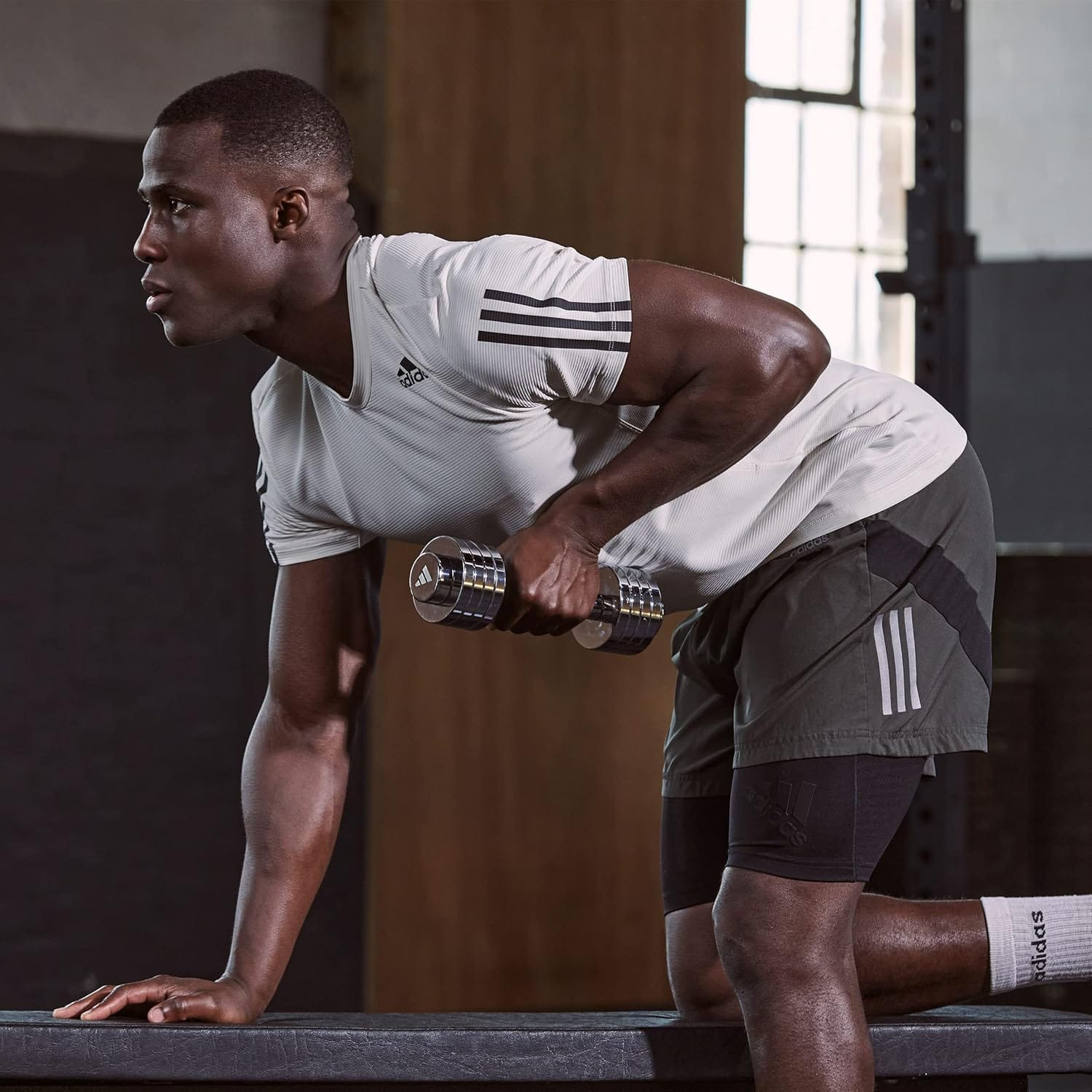 Гантелі регульована Adidas Adjustable Chrome Dumbbell сріблястий Уні 1-5 кг ADWT-11400