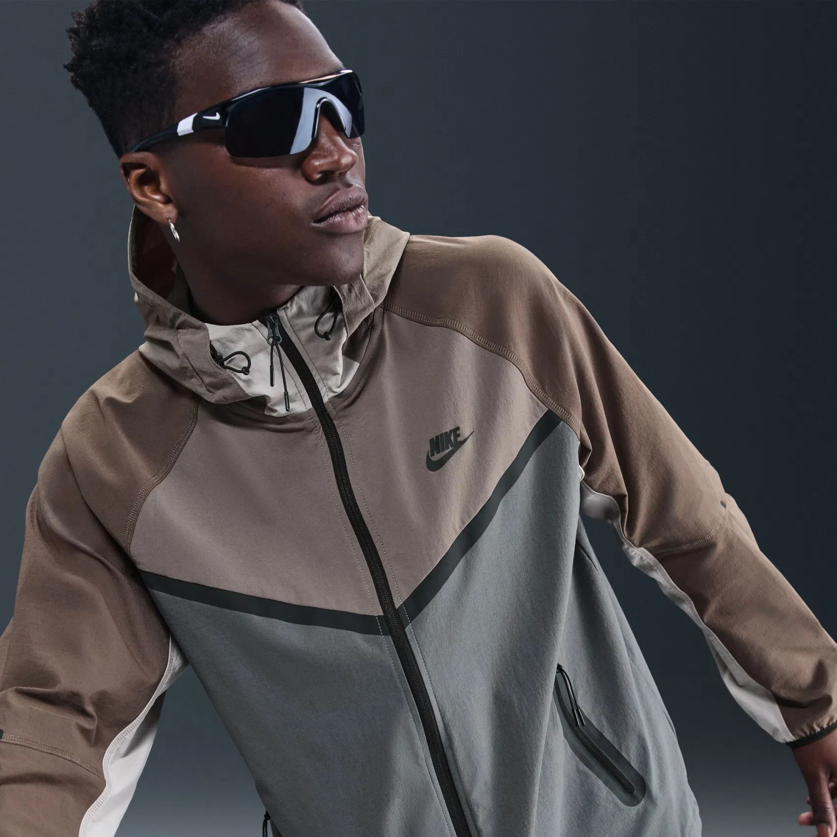 Вітровка чоловіча Nike Tech Grey/Brown IB8956-289