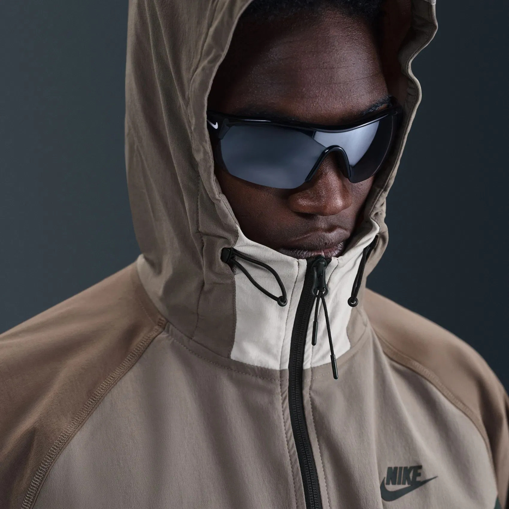 Вітровка чоловіча Nike Tech Grey/Brown IB8956-289