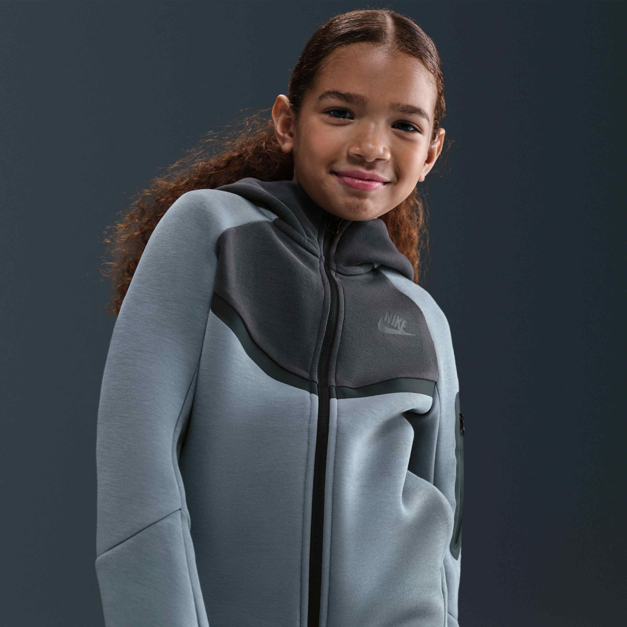 Толстовка kids Nike Sportswear Tech Fleece Grey/Black HV5867-060