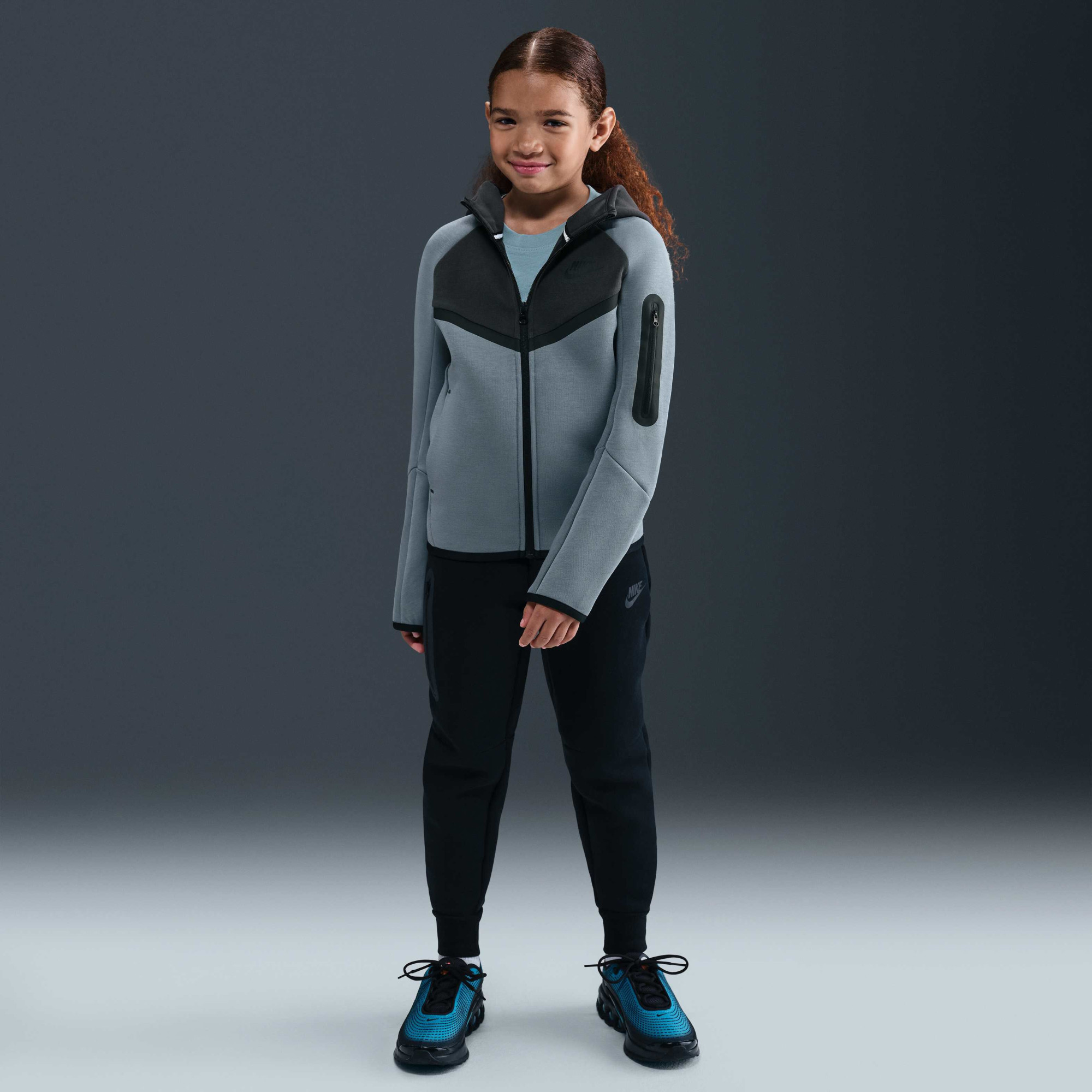 Толстовка kids Nike Sportswear Tech Fleece Grey/Black HV5867-060