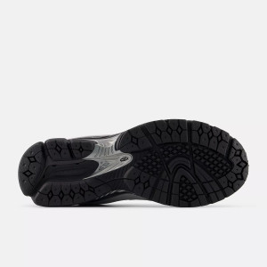 Кросівки чоловічі New Balance 2002R U200210D весна-осінь замша сітка сірі U200210D