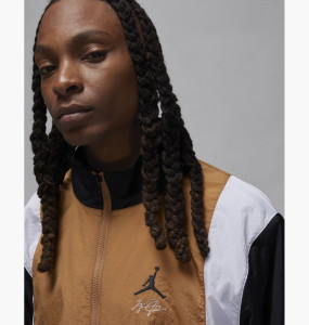 Вітровка Jordan Essentials FN4621-231