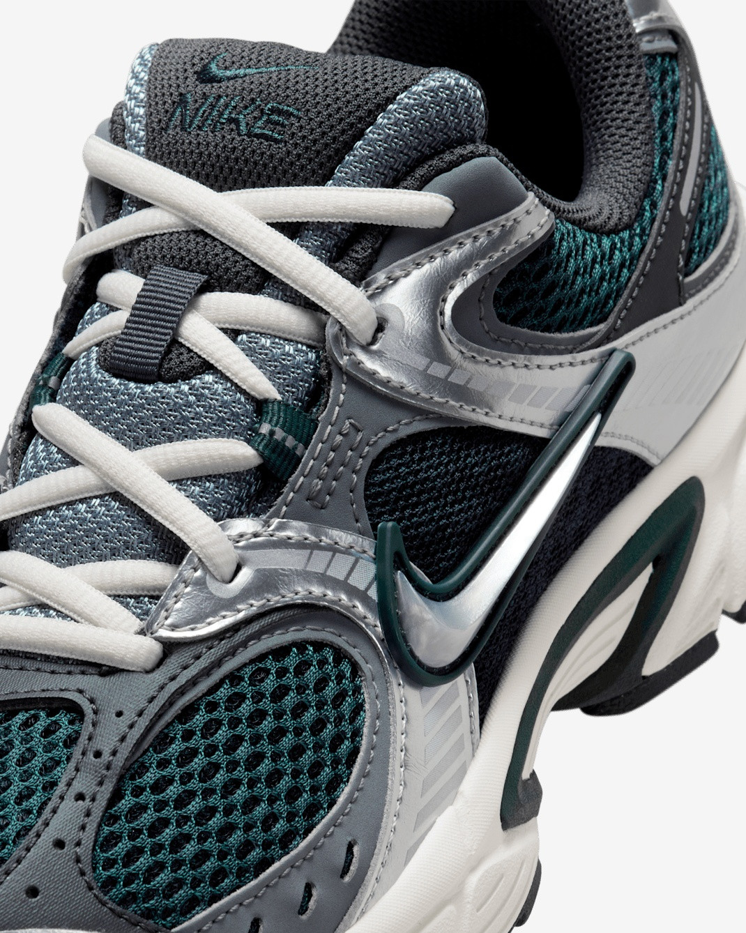 Кросівки Nike V5 RNR HQ7901-300