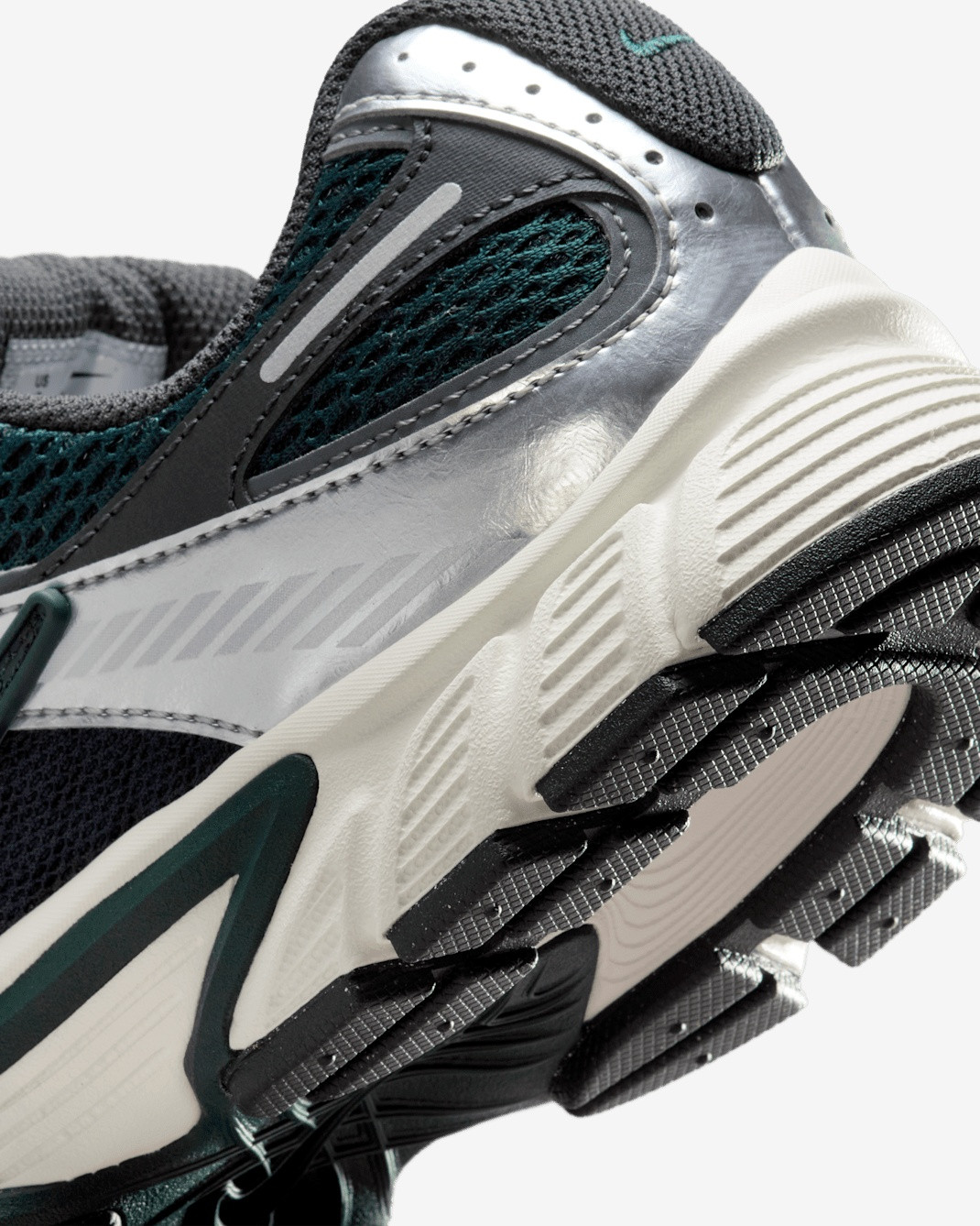 Кросівки Nike V5 RNR HQ7901-300