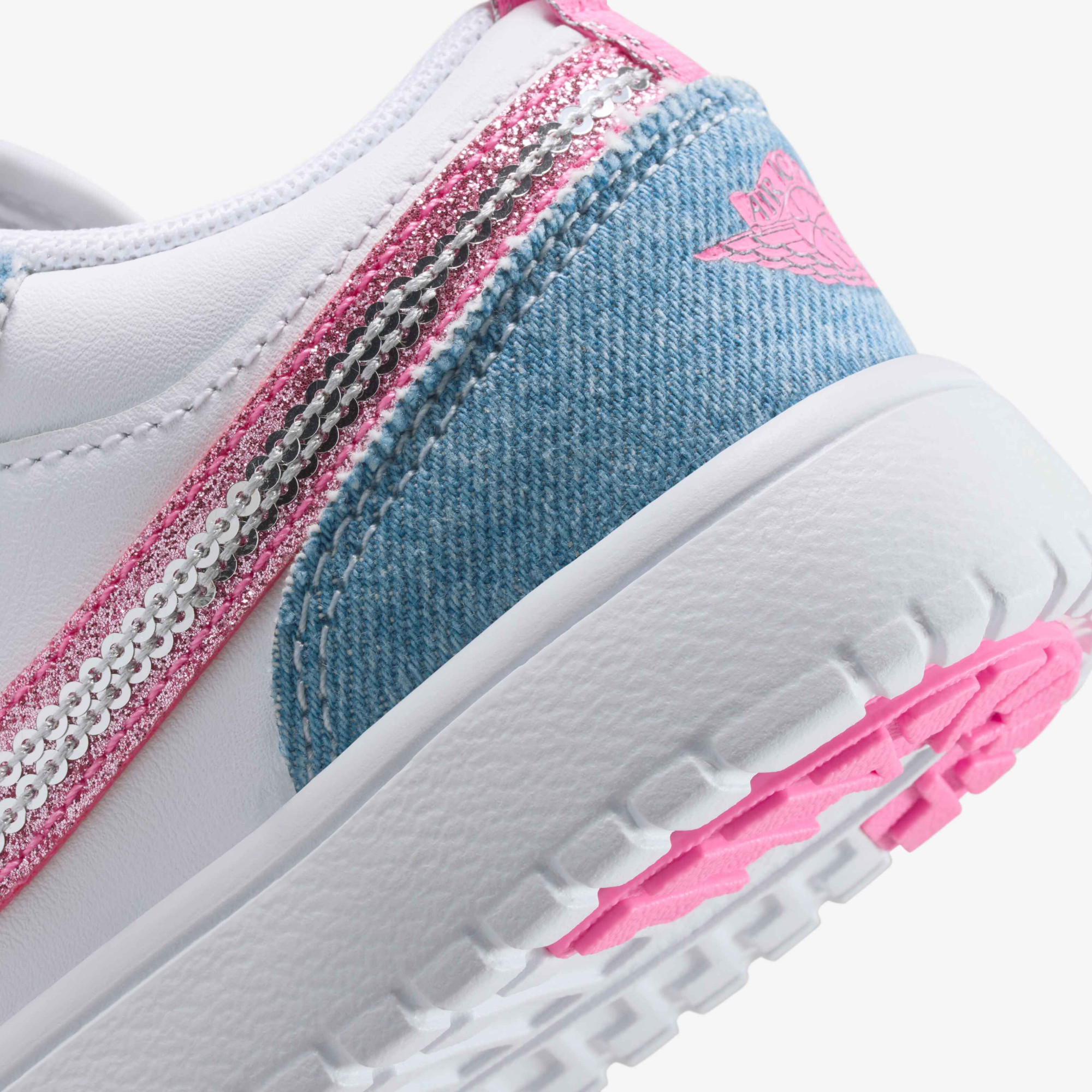 Кросівки HQ2003-400 Nike HQ2003-400