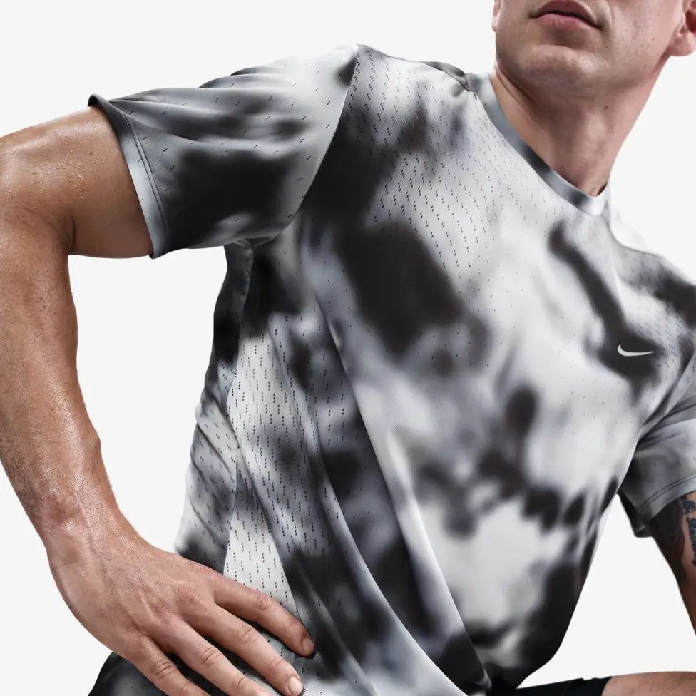 Футболка чоловіча Nike Dfadv Breathe Black/Grey HJ4148-010