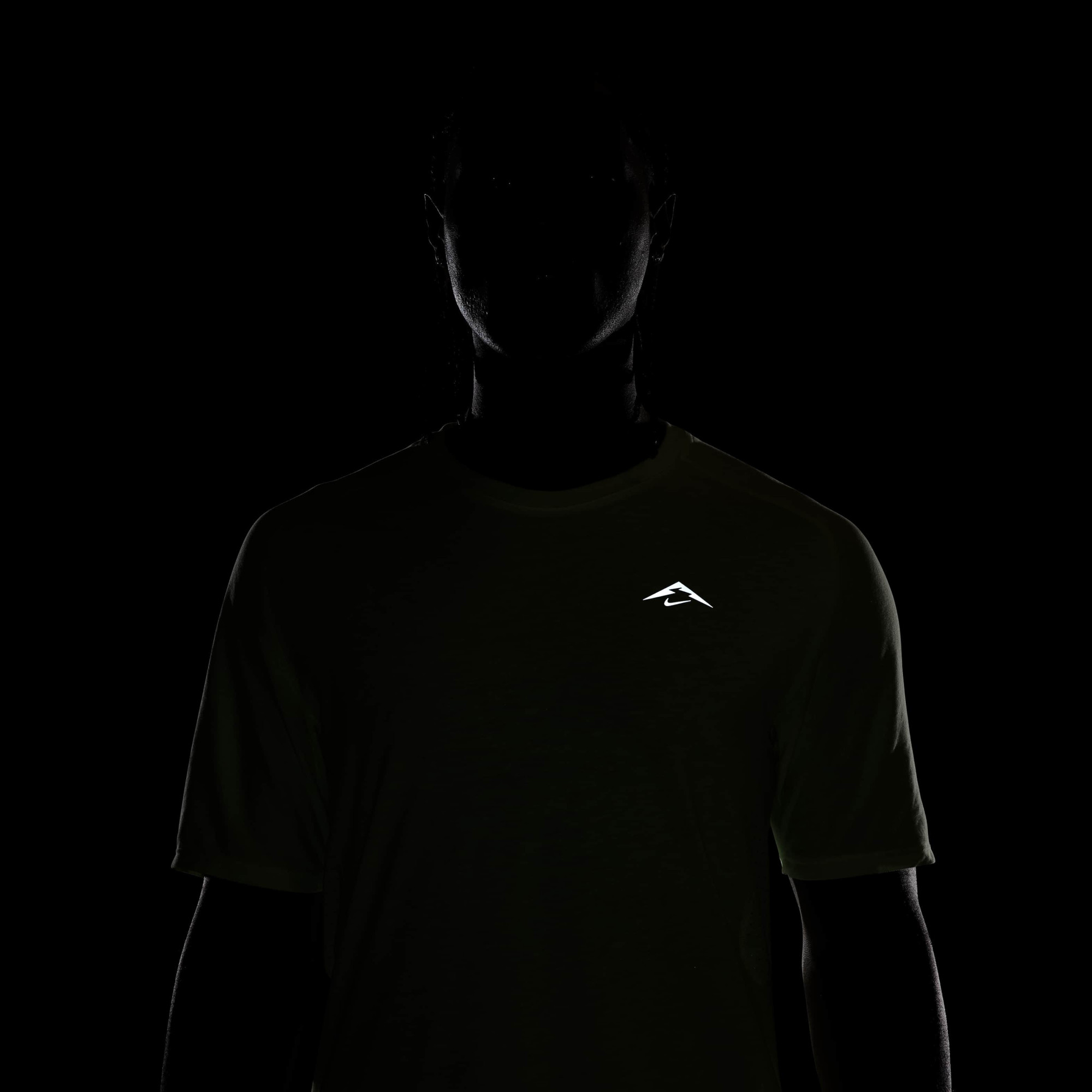 Футболка чоловіча Nike Dfadv Uv Solar Chase Green HJ3580-701