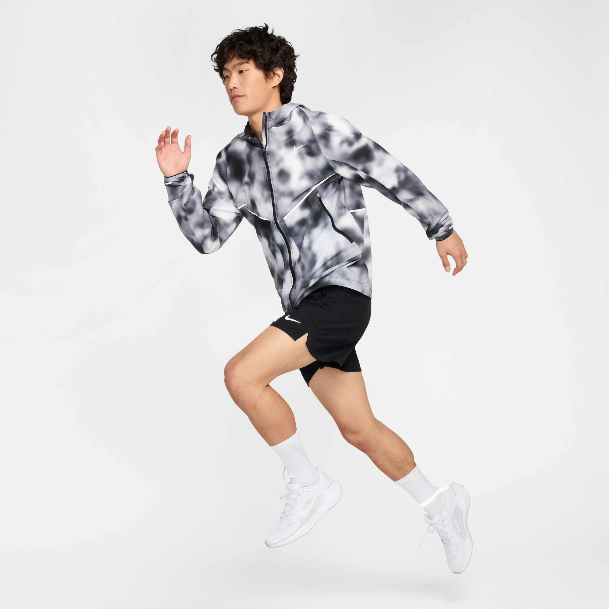 Вітровка чоловіча Nike Run Div Aop Multi HJ4142-010