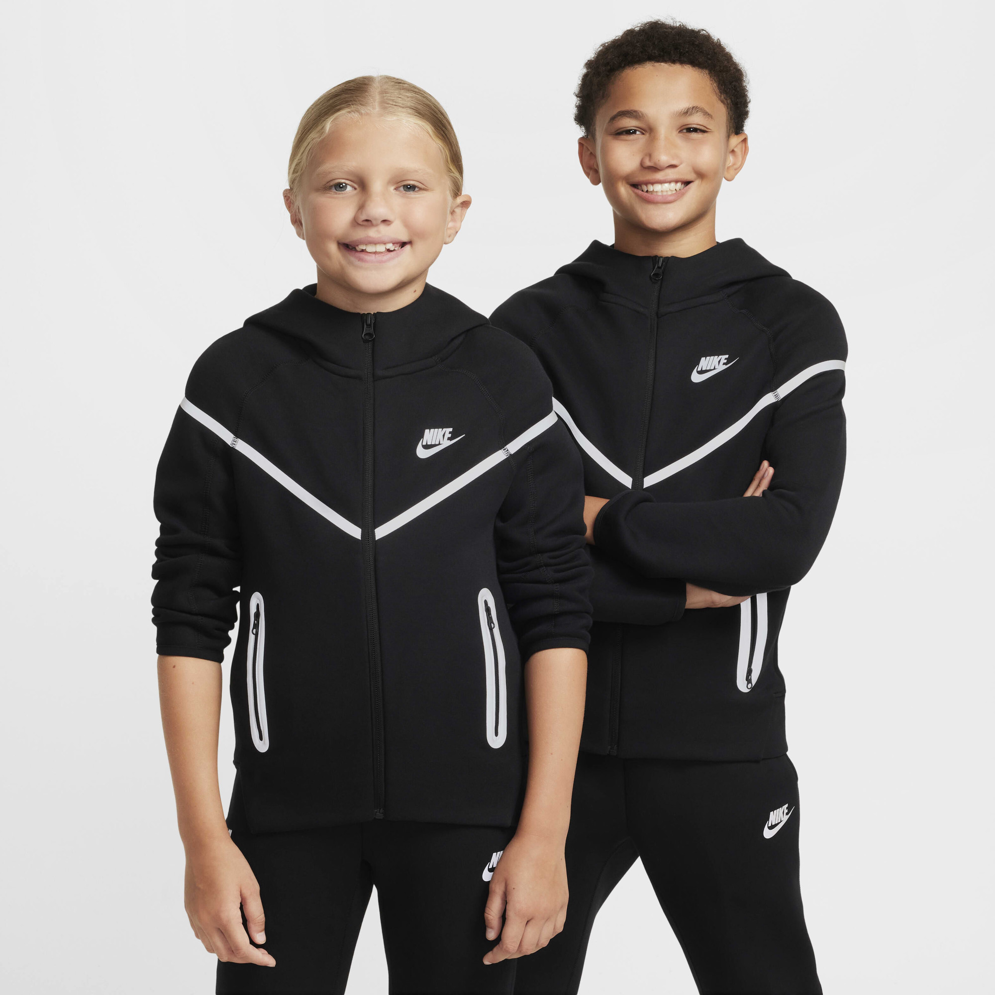 Толстовка дитяча Nike B Nsw Tch Flc Ssnl Tf+ Wr Fz Black FZ5433-010