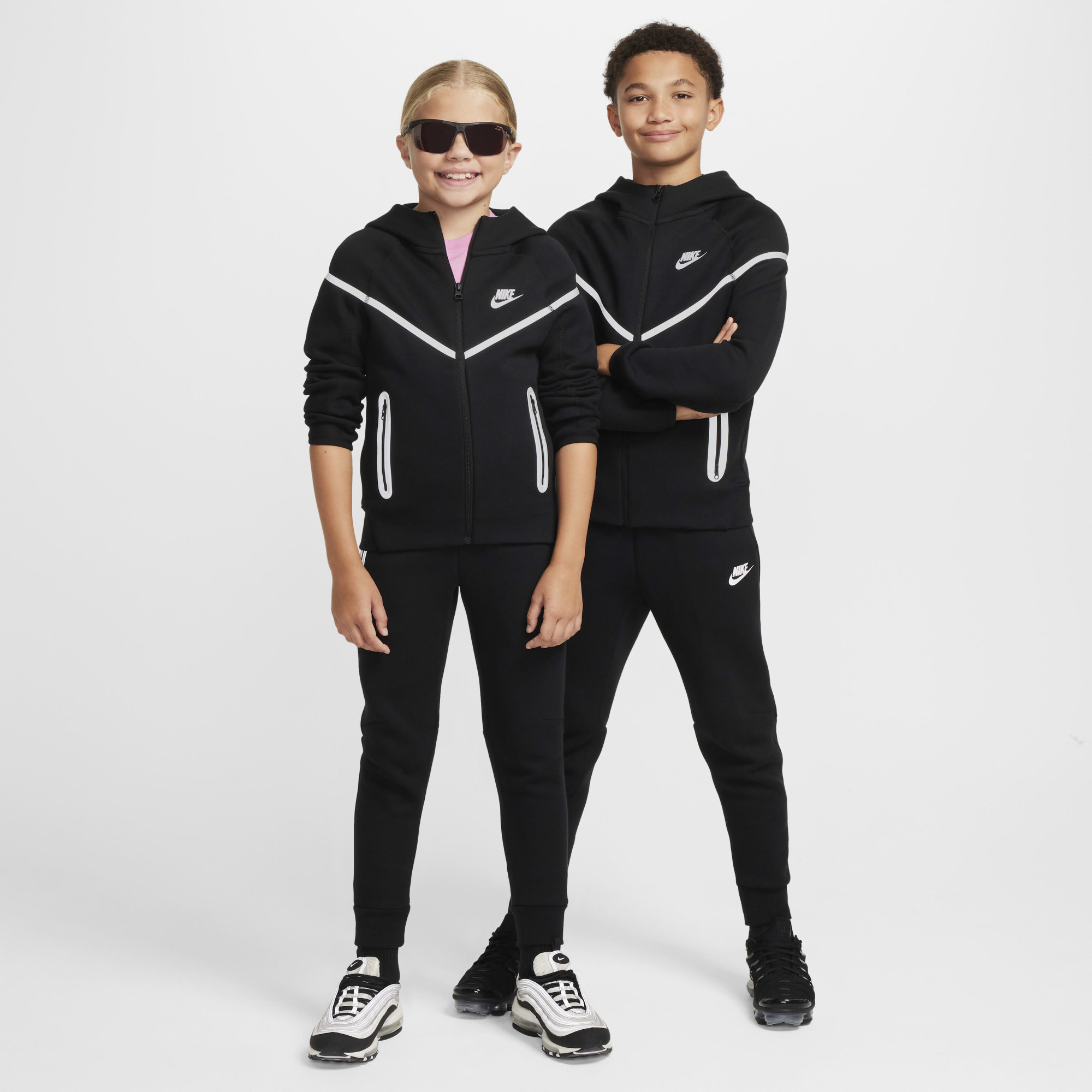 Толстовка дитяча Nike B Nsw Tch Flc Ssnl Tf+ Wr Fz Black FZ5433-010