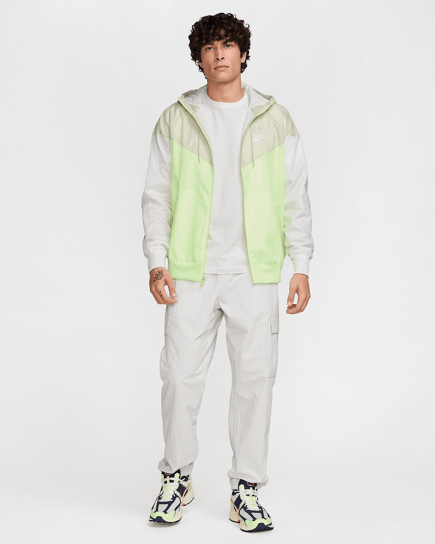 Вітровка чоловіча Nike Nsw Heritage Windrunner Multi DA0001-701