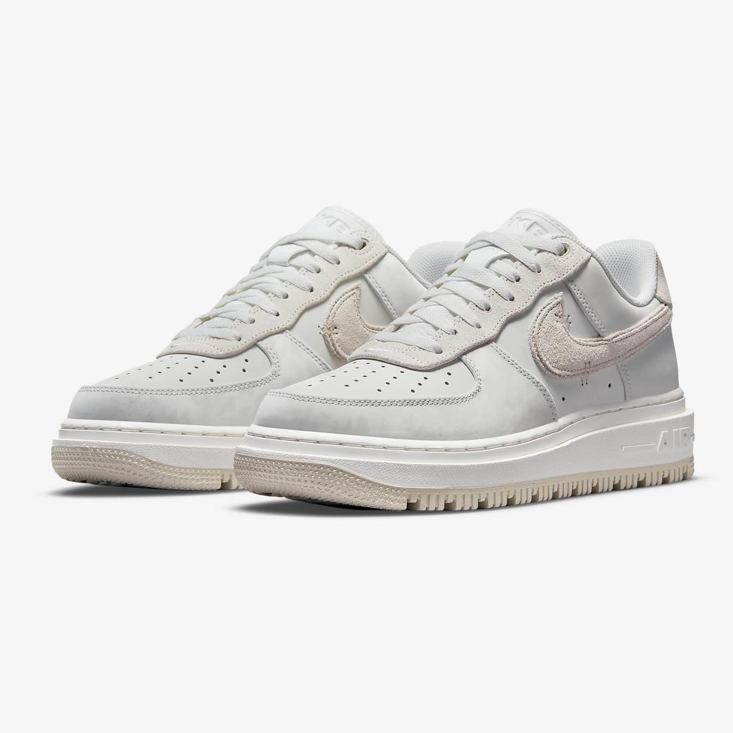 Кросівки Air Force 1 LUXE DD9605 100