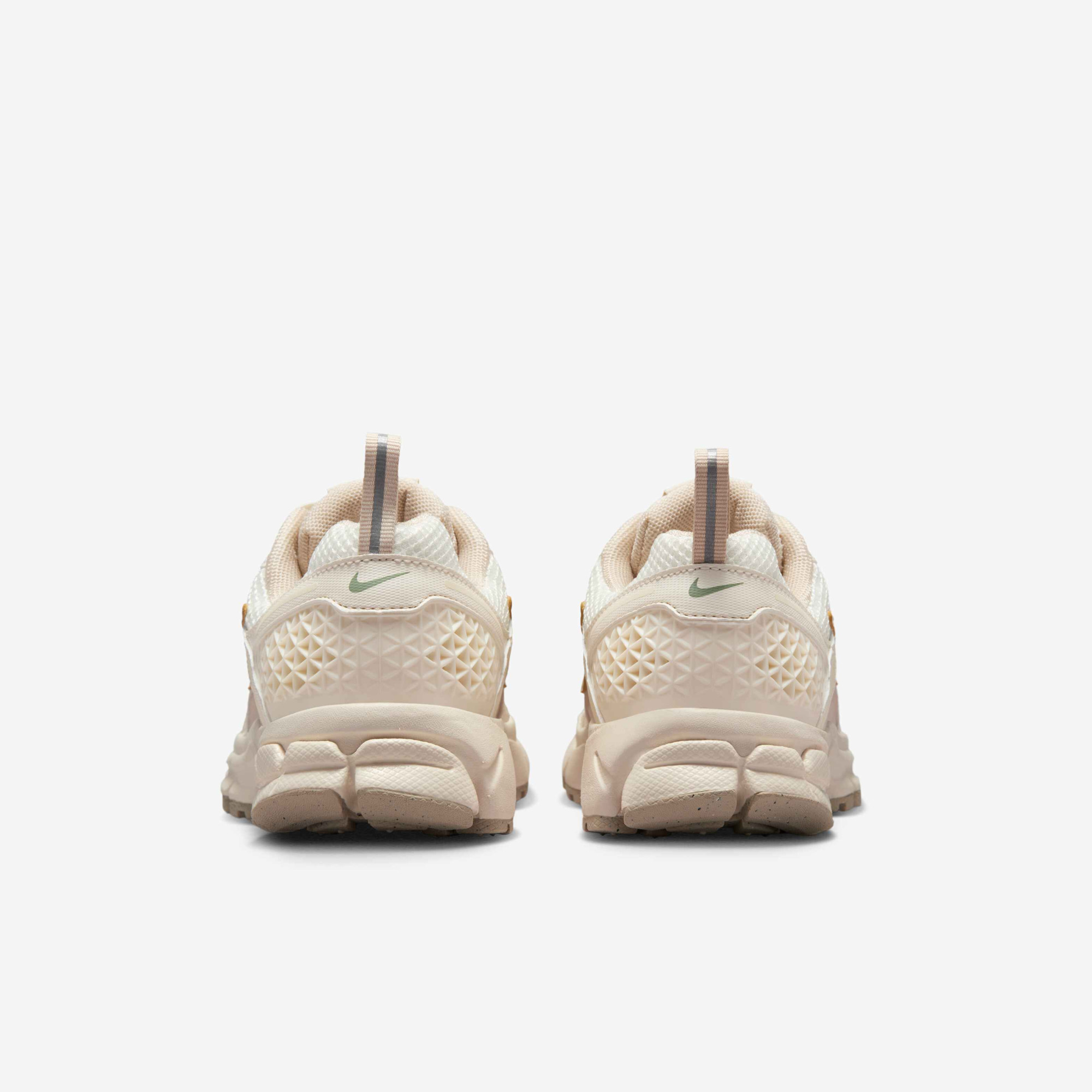 Кросівки Nike VOMERO 5 (GS) HF6998-106