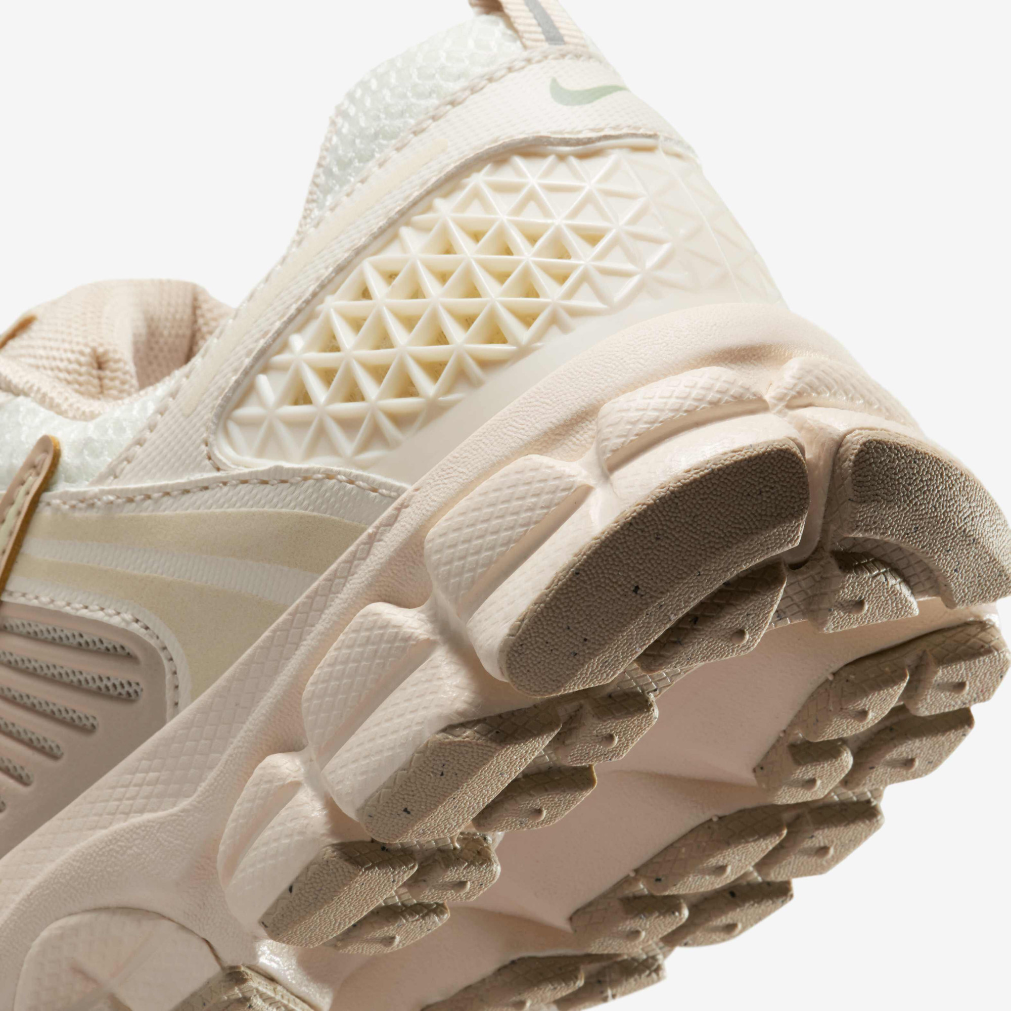 Кросівки Nike VOMERO 5 (GS) HF6998-106