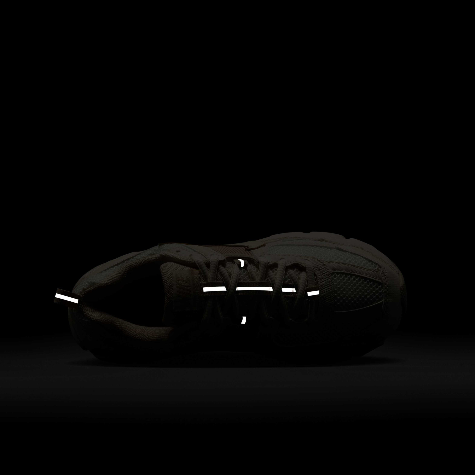 Кросівки Nike VOMERO 5 (GS) HF6998-106