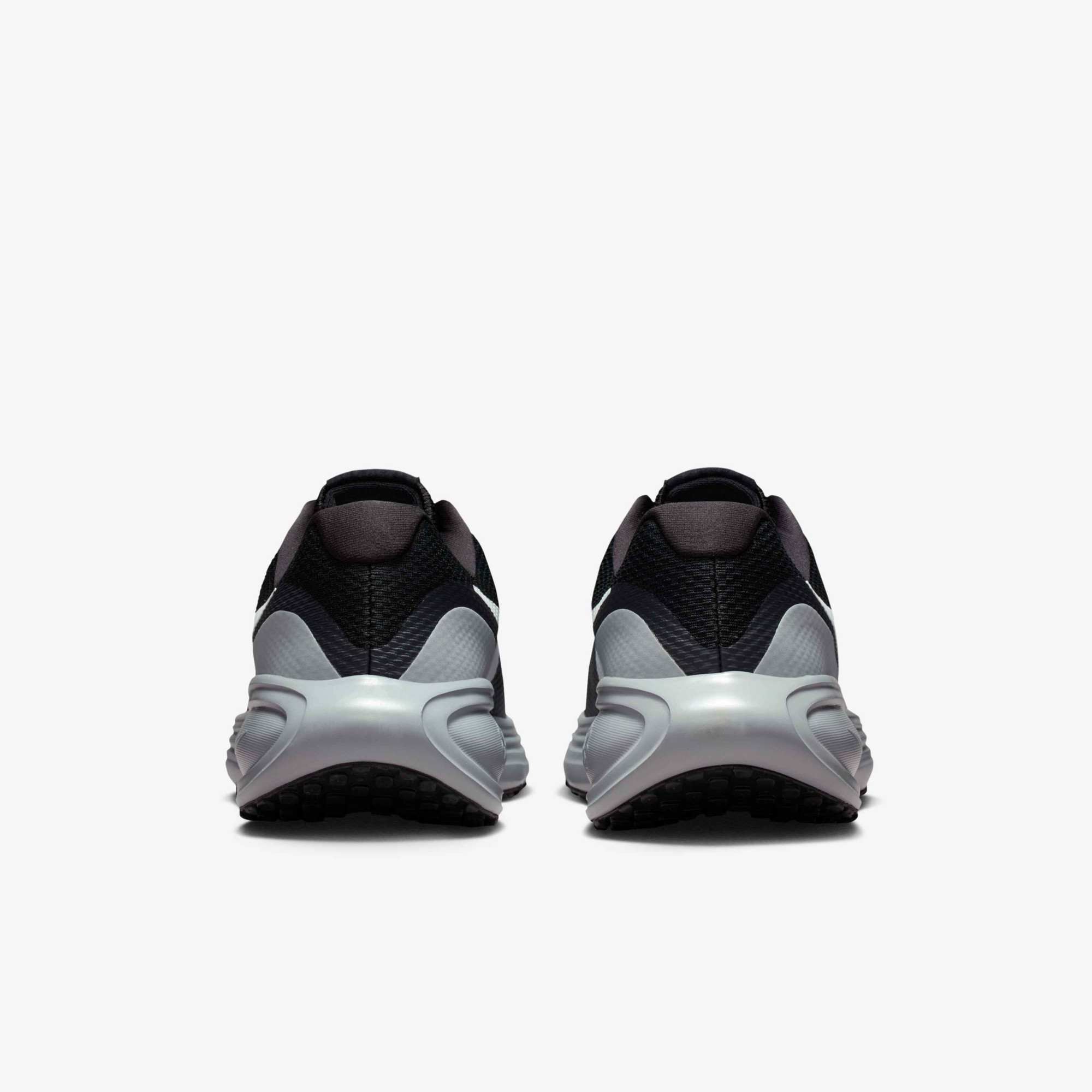 Кросівки Nike REVOLUTION 8 HJ9198-008
