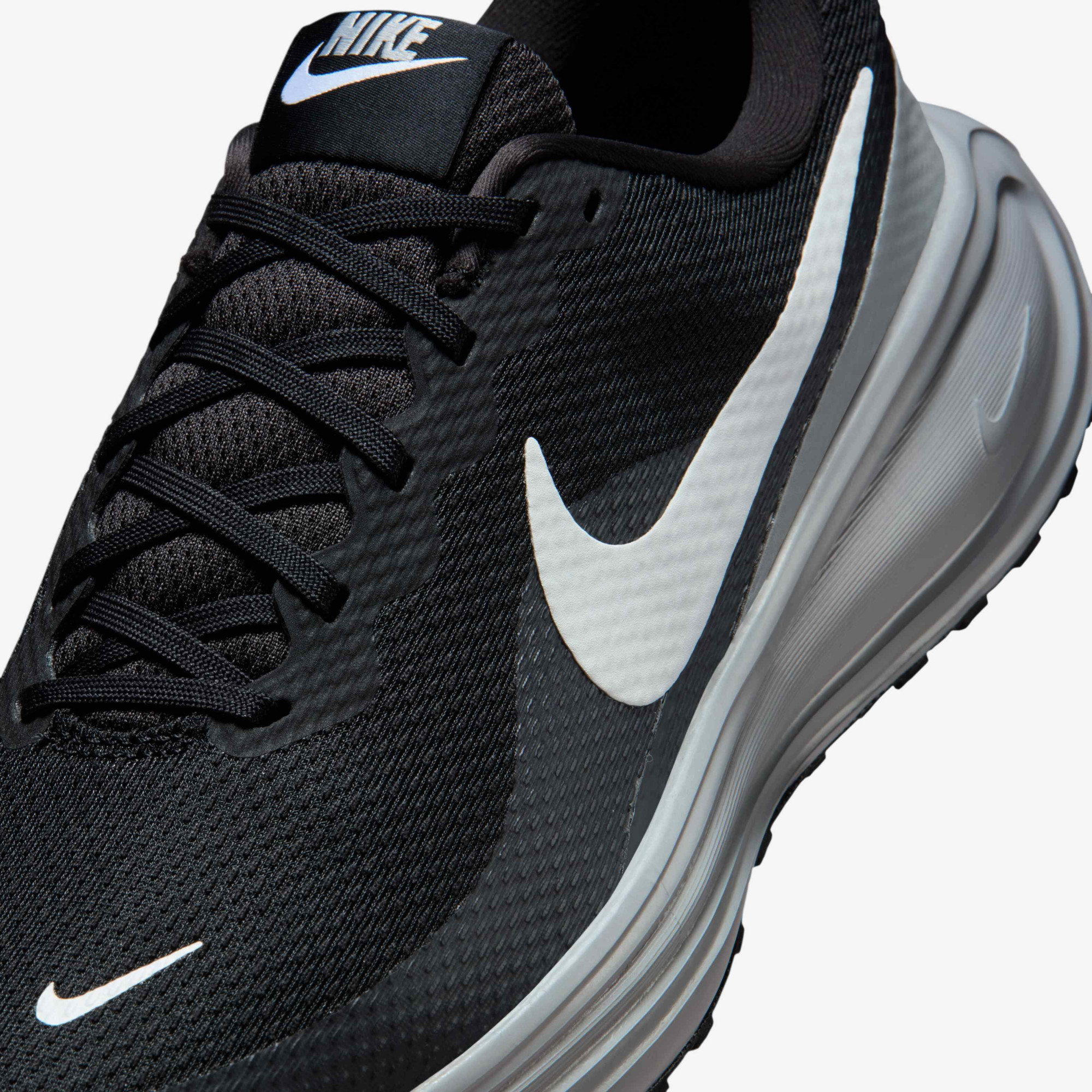 Кросівки Nike REVOLUTION 8 HJ9198-008
