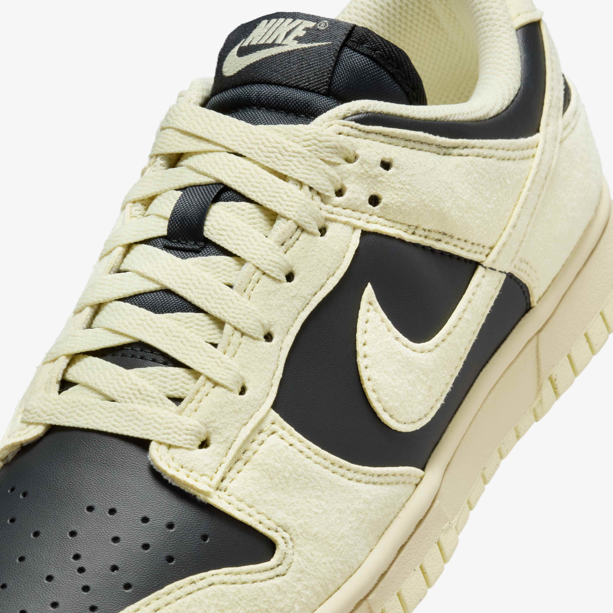 Кросівки жіночі Nike Dunk Low Beige/Black HJ7673-005