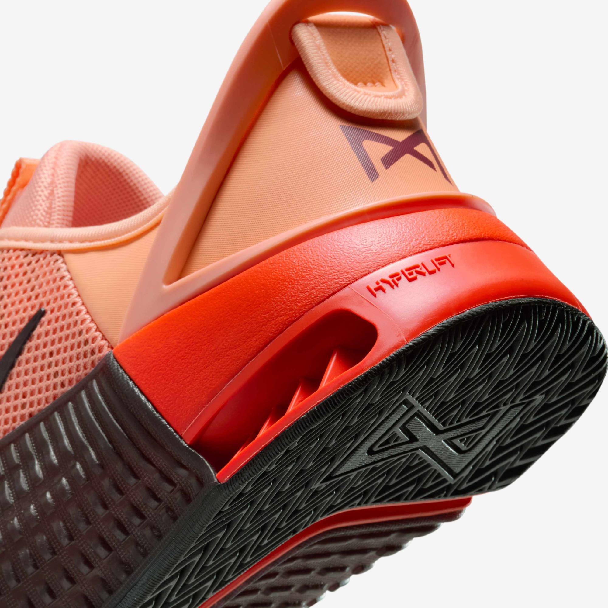 Кросівки чоловічі Nike Metcon 9 Flyease Peach DZ2615-801