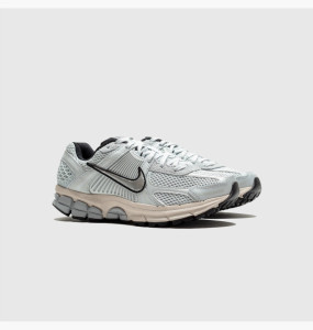 Кросівки Nike Zoom Vomero 5 FN6742-002