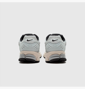 Кросівки Nike Zoom Vomero 5 FN6742-002