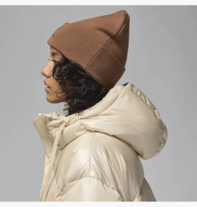 Шапка Jordan U J PEAK BEANIE ESS FN4672-223