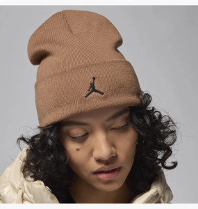 Шапка Jordan U J PEAK BEANIE ESS FN4672-223