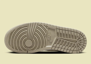 Кросівки Жіночі Air Jordan 1 Low Se Beige/white FN3722-701