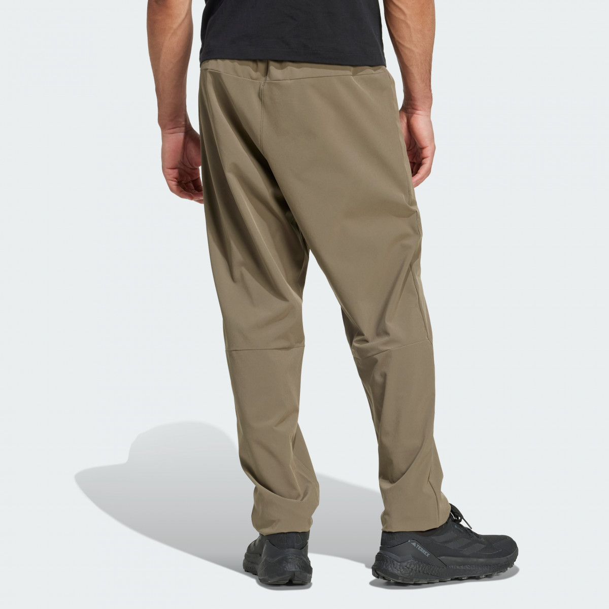 Штани MT ESS PANTS JM3130 Adidas L Хакі JM3130